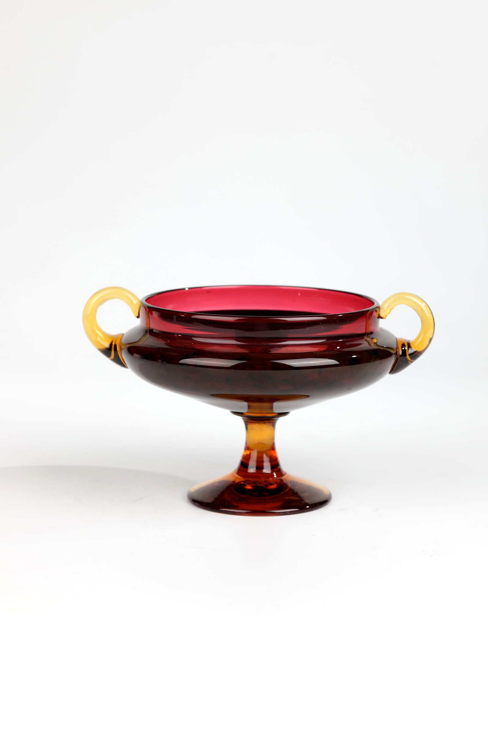 Top-mounted bowl: Cristalleries de St. Louis top bowl, 1920-1925 Honey-yellow and ruby red, shield-pattimiting, marbled glass. Bowl pressed on a round, slightly raised stand with a short shaft with a contrasting lip