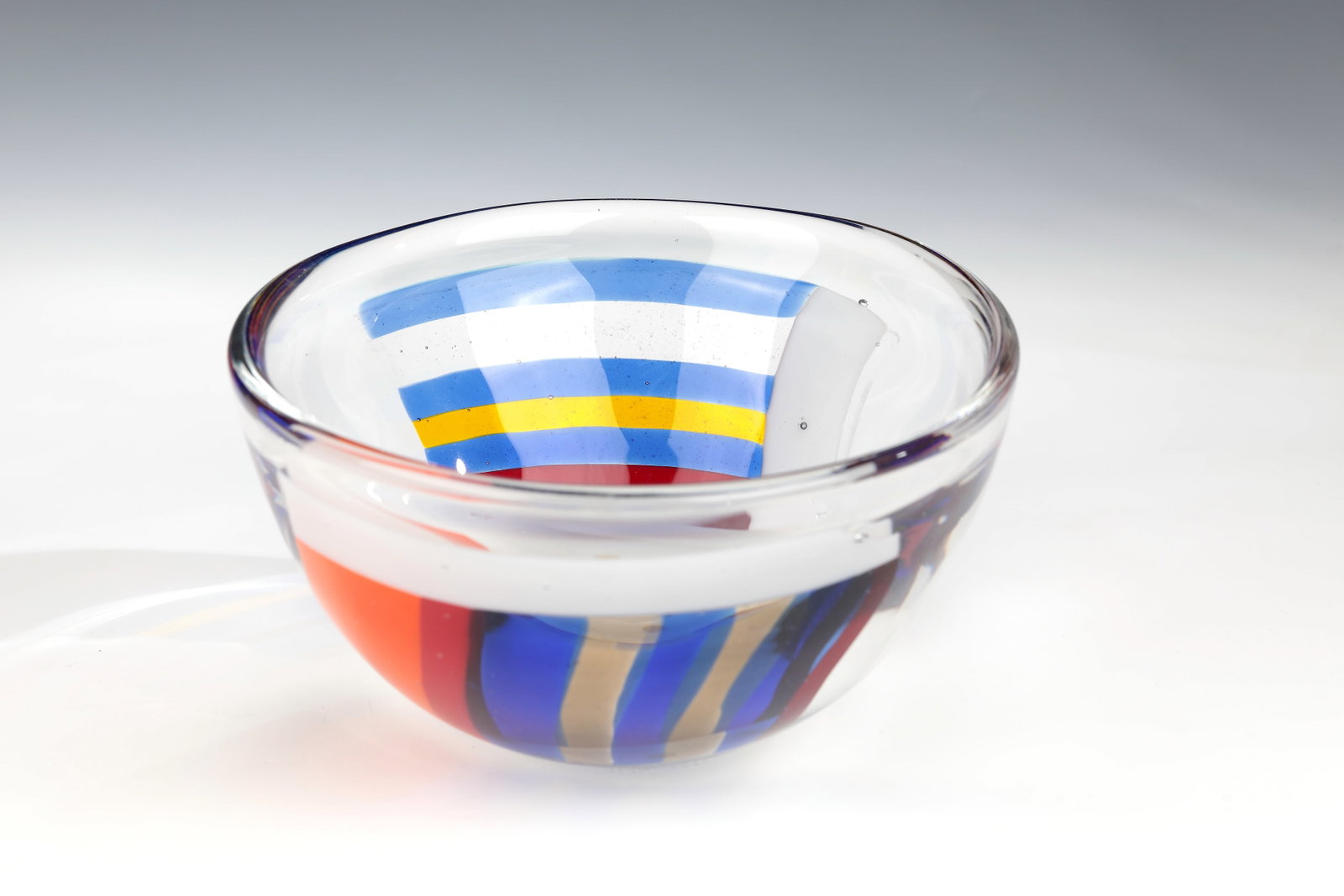 Shell: Bowl Thommy Bremberg, Transjöhyttan, 1993 Colourless glass with multicoloured ribbon melting. Signed and dated in engraving: Thommy Bremberg Transjöhyttan '93. H. 12 cm; D. 22.5 cm.
