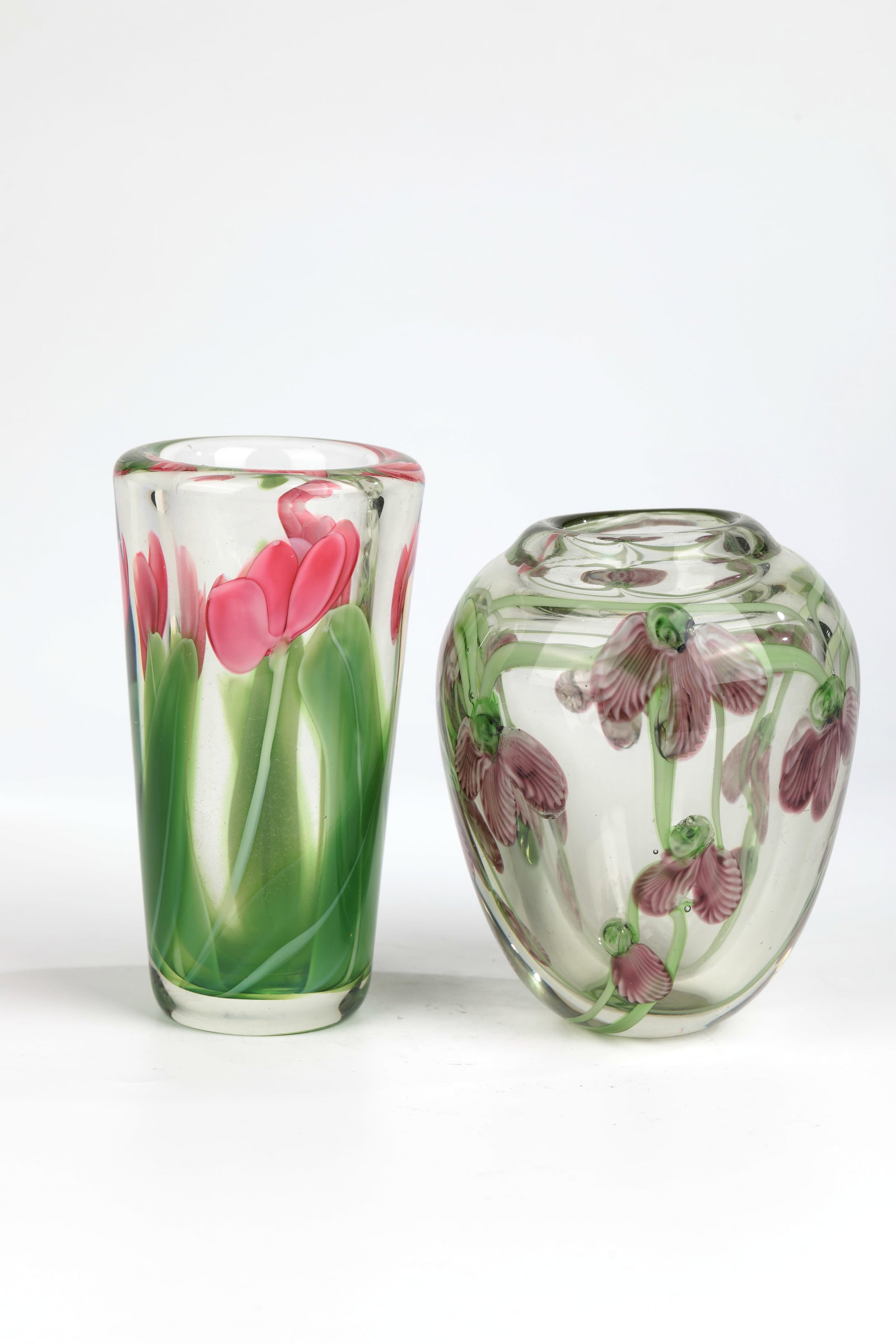 Pair of vases: Pair of vases including Bruce Sillars (design), Orient & Flume, after 2016 Colourless glass. Multi-colored, floral décor between layers. A vase under the stand signed and numbered: Orient &