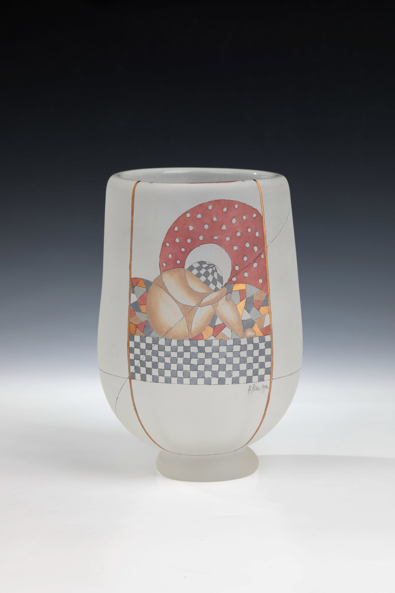 Vase: Vase Heike Polster, 1992 Colourless glass, sandblasted, enamelled and gilded. Signed and dated on the wall in black flat paint: H. Polster 1992, h. 18.8 cm.