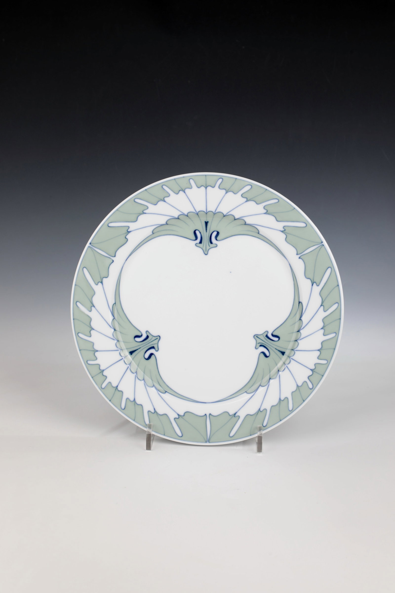 Dinner Service Plate ''Wing Pattern'': Plate from the dinner service ''Flügelmuster'' décor by Rudolf Hentschel, Meissen around 1901 porcelain, underglaze decoration in grey-green and cobalt blue. Model ''T smooth''. Sword mark. 