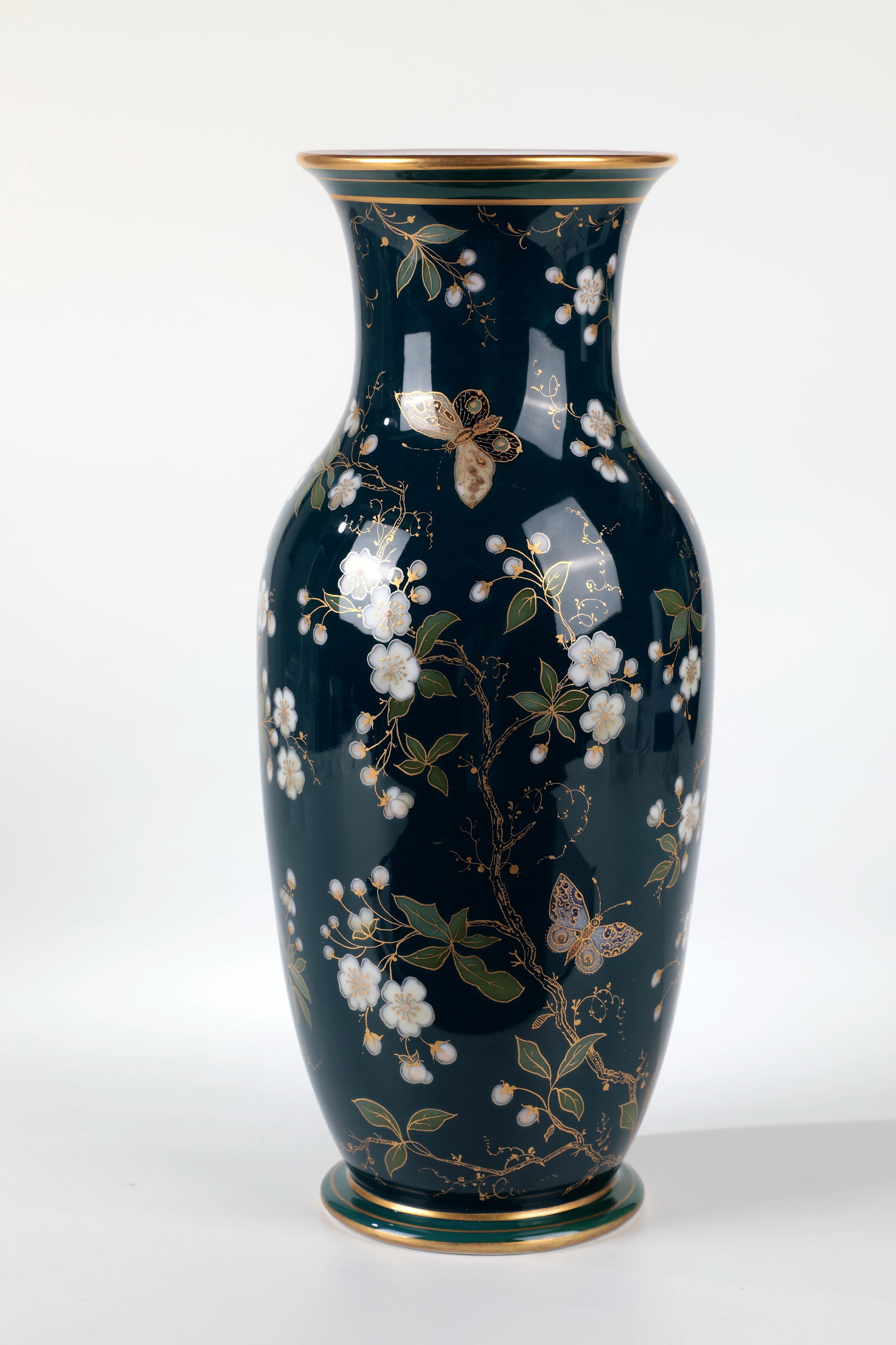 Rare Vase: Rare vase décor design Rudolf Schenker, KPM Berlin around 1885 So-called model ''Chinese flower vessel smooth''. On the wall on a dark, petrol-coloured background, extensive decoration of cherry