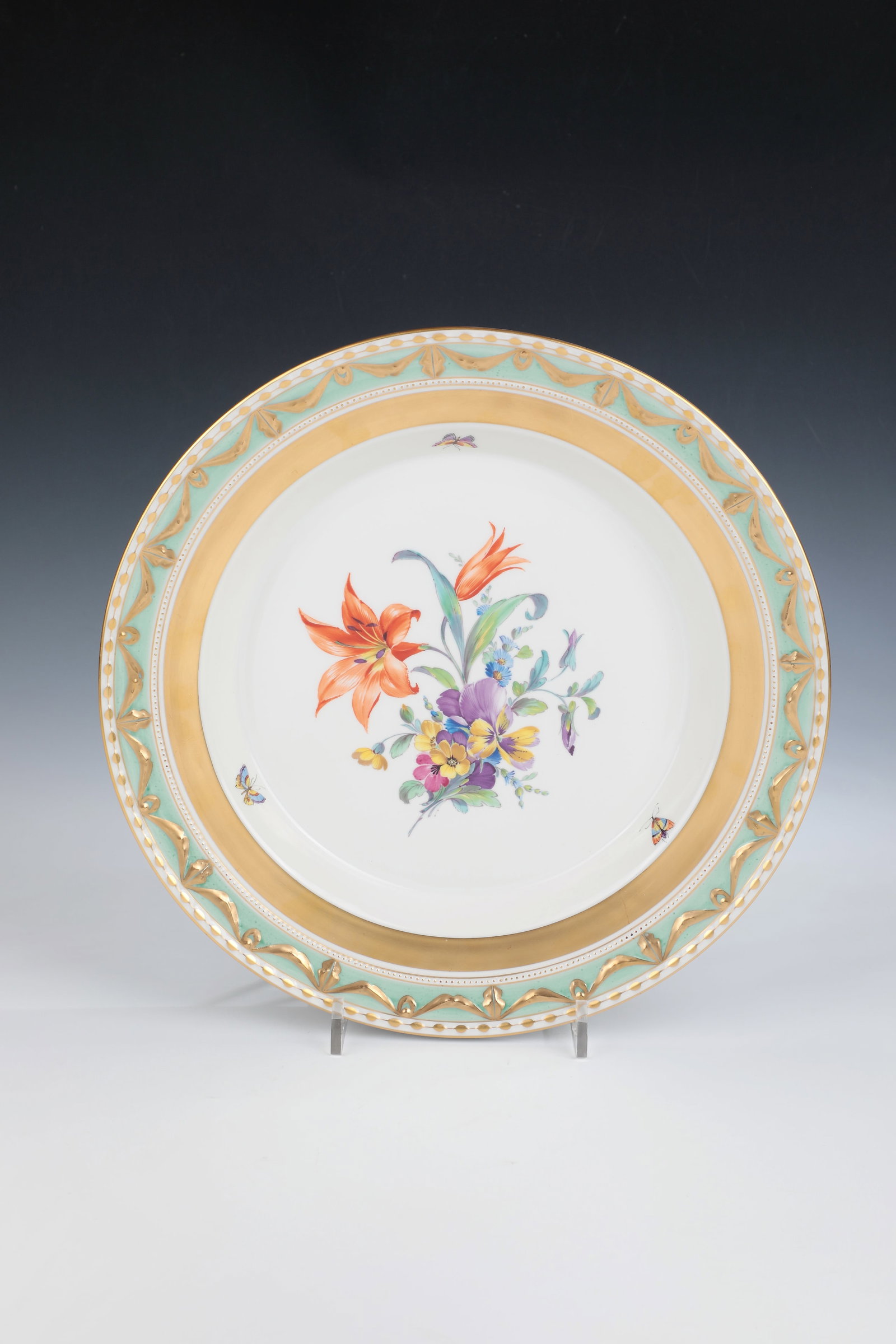 Large Plate: Large plate KPM Berlin, early 20th century In the mirror, a large bouquet of flowers and butterflies in polychrome painting. Relief decoration ''Courland'' in green and gold. Scepter and painting
