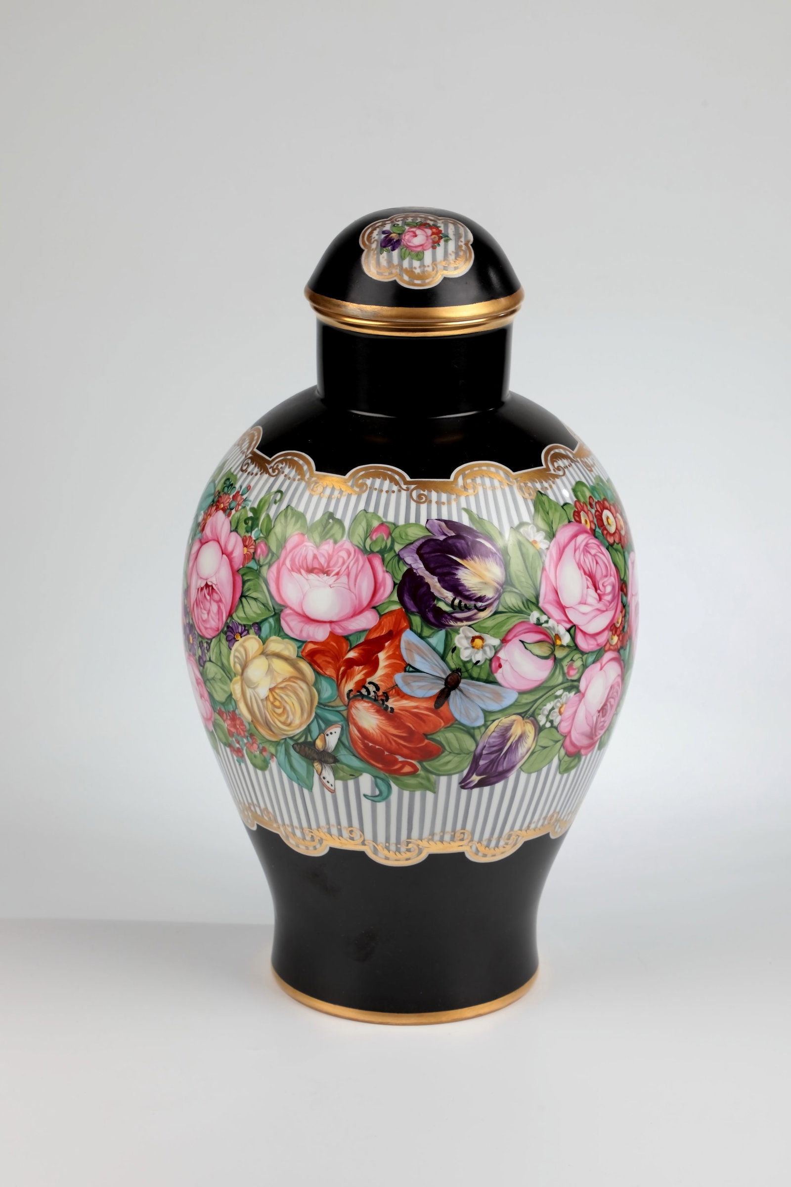 Lidded vase: Lidded vase designed by Josef Wackerle 1909, Nymphenburg after 1912 Lidded vase Mr. 881/3 with ''black background and floral band''. Porcelain, white glazed, with polychrome overglaze decoration and