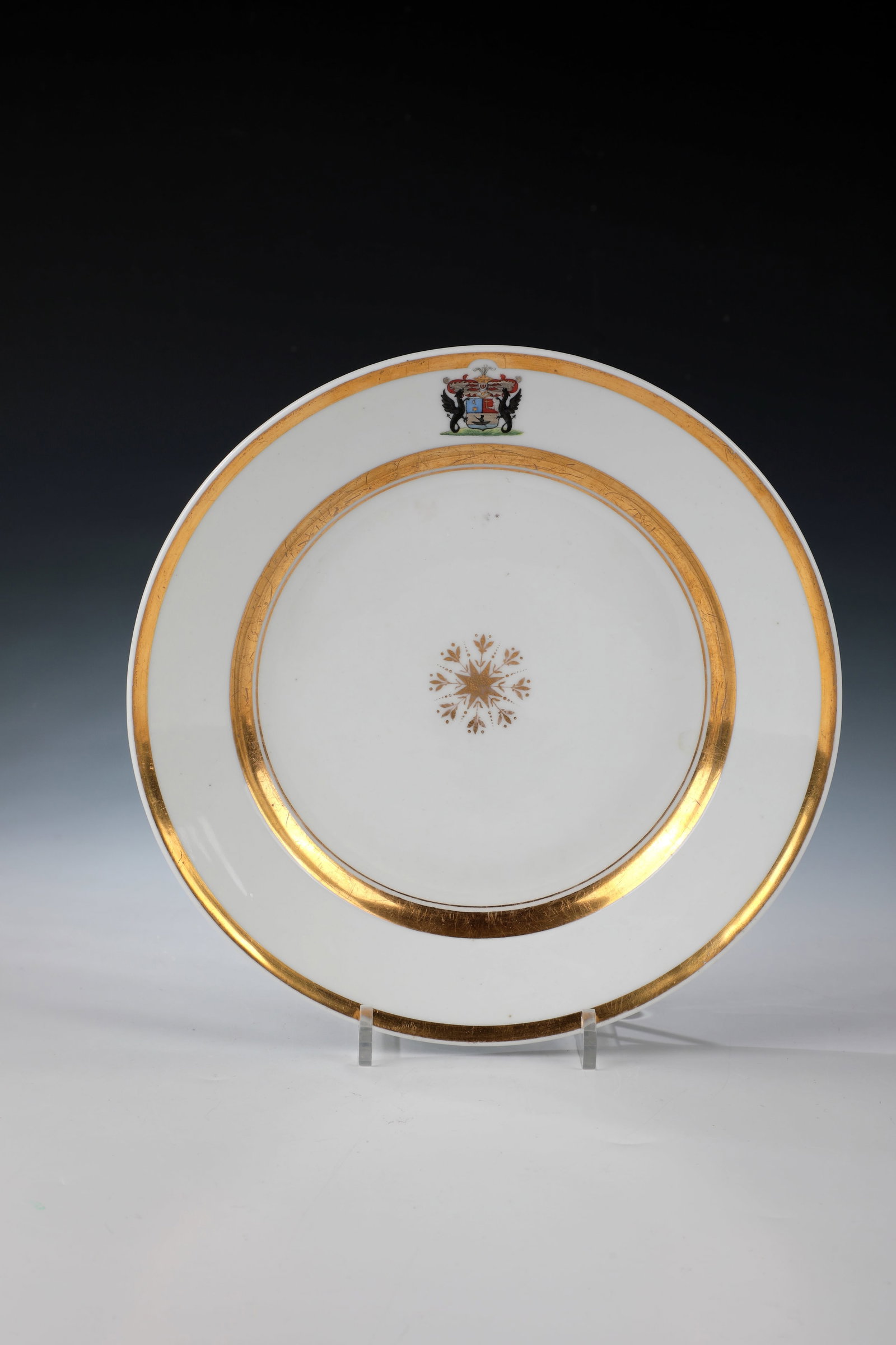 Porcelain plate with family coat of arms (1 of 3)