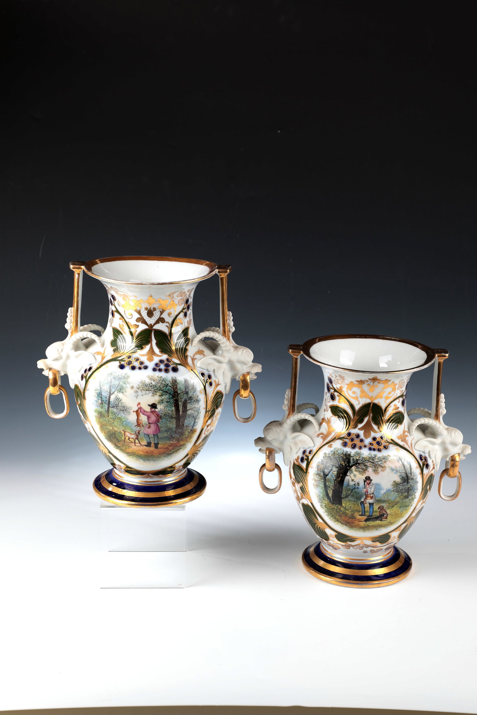 Pair of vases with hunting scene (1 of 1)