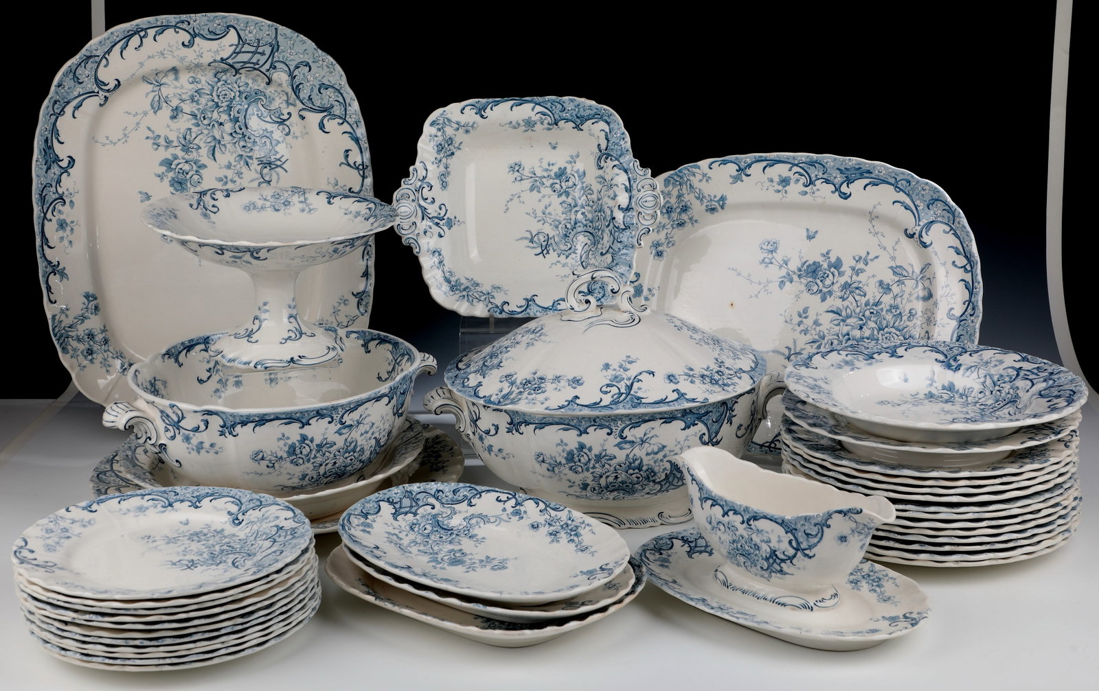 46-piece service ''Fleury'': 46-piece service ''Fleury'' France, Sarreguemines, end of the 19th century. Consisting of: lidded tureen and terrine with corresponding presentoir, two serving platters, a rectangular bowl, a foot bow