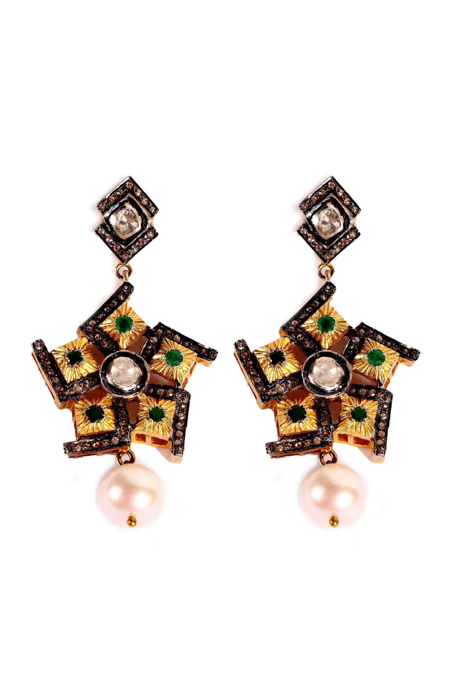 Pair of earrings with diamonds and emeralds: Pair of earrings with diamonds and emeralds Gold-plated silver earrings with table-cut diamonds, diamond roses and emeralds.
