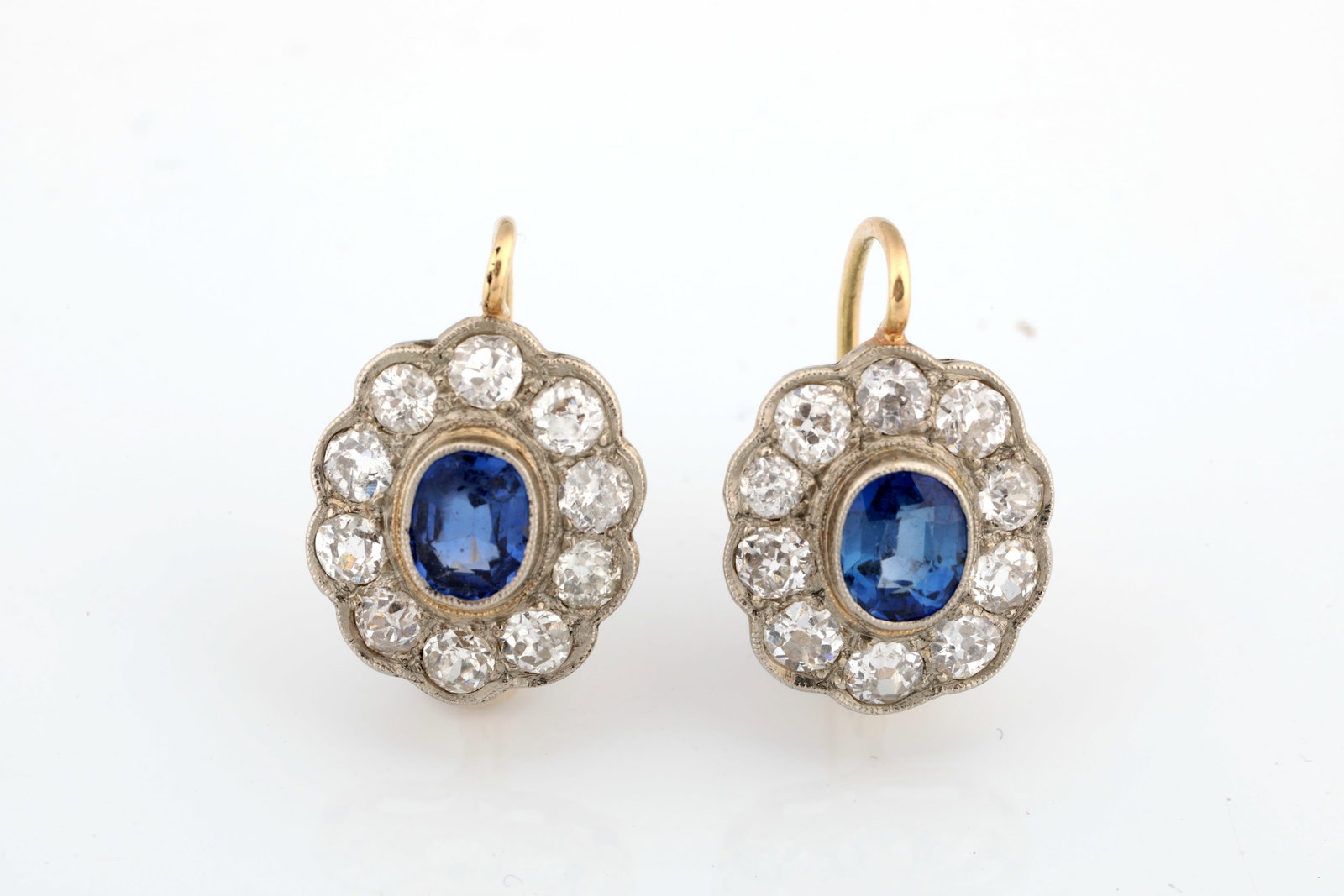 Pair of earrings with diamonds and blue topaz: Pair of earrings with diamonds and blue topaz 14 kt/ 585 GG (hallmark only faintly pronounced; the fineness '585' is still recognizable). Entourage setting, each set with ten brilliant-cut diamonds