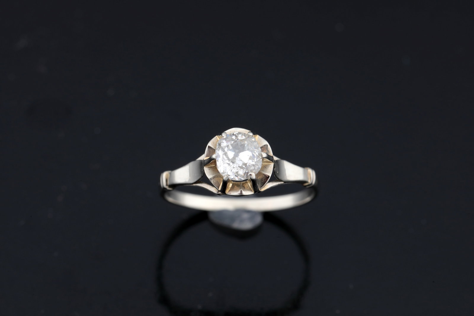 Solitaire ring, Art Deco: Solitaire ring, Art Deco Platinum 950 (acid test tested), with a diamond in a six-prong illusion setting. ring size 51.5; Total weight approx. 1.62 g.