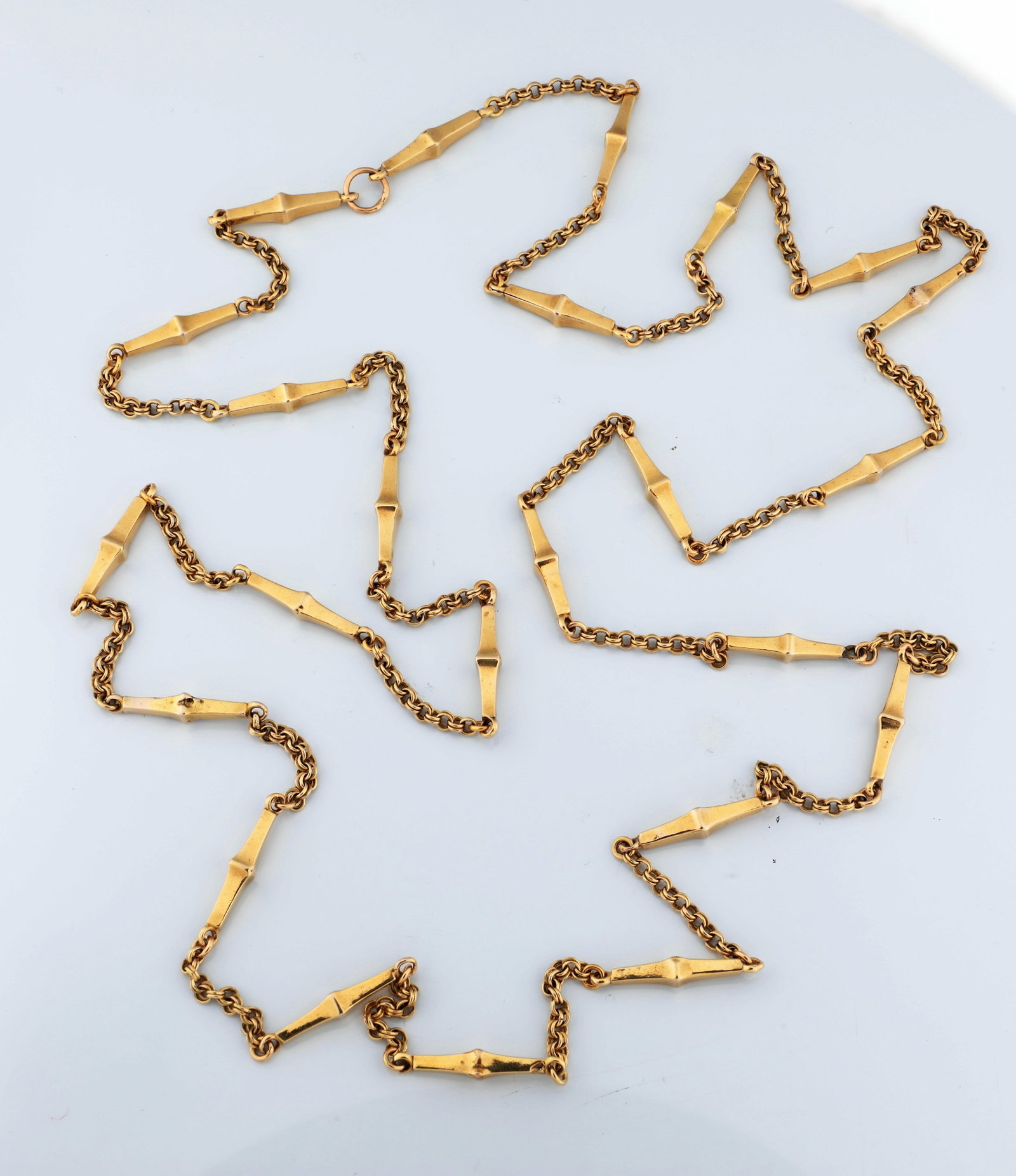 Long Necklace: Long necklace Long link chain in anchor chain structure with elongated rod links, made of at least 21.6 ct / 900 GG (acid tested), designed as an endless chain. L. approx. 53.5 cm; weight approx.