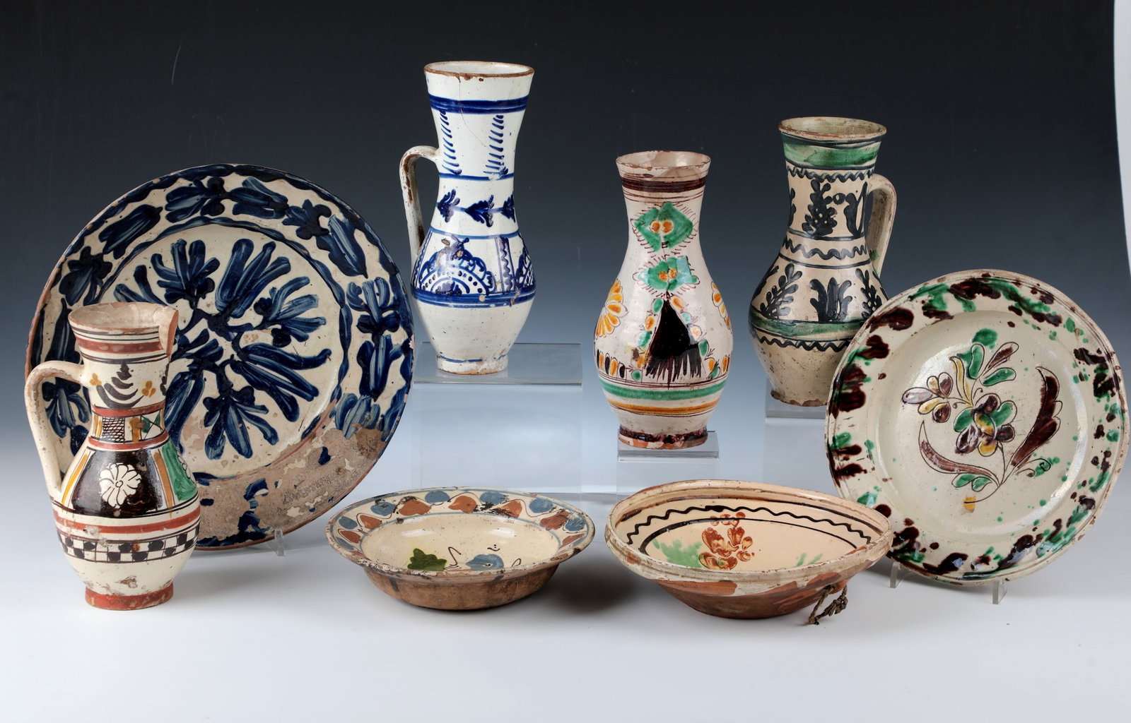 Mixed lot of four plates and four jugs (1 of 1)