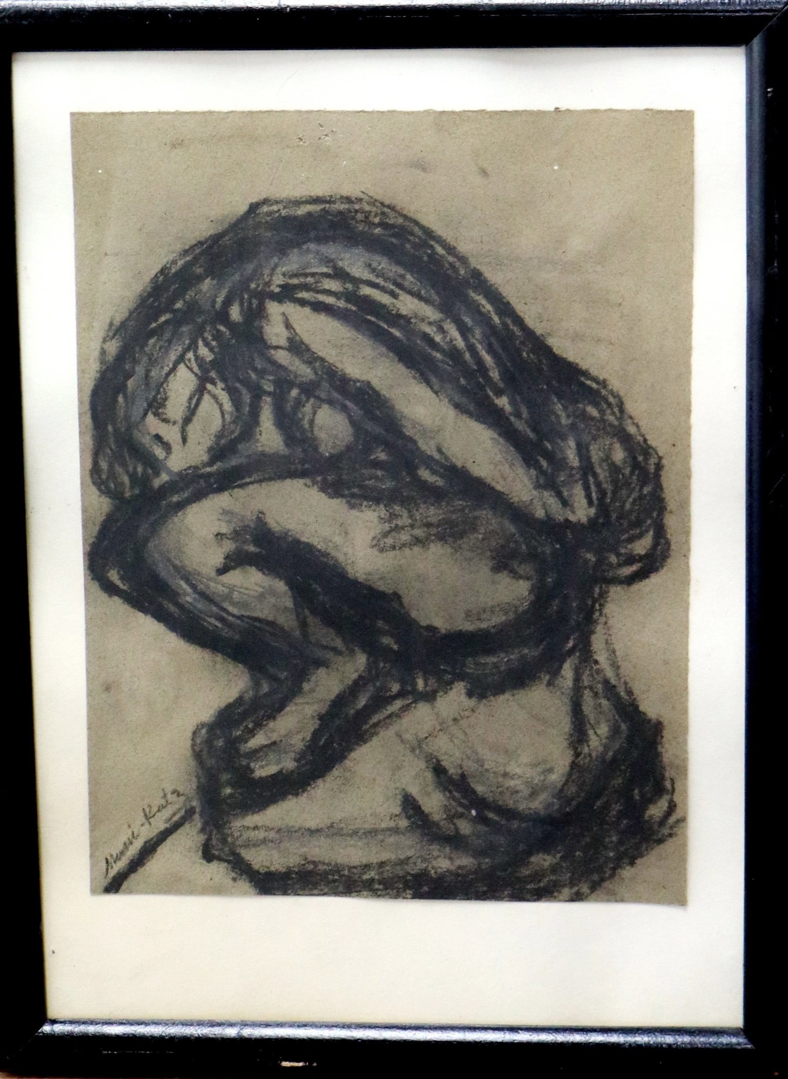 Emmanuel Mané-Katz (eig. Mane Leyzerowitsch Katz): Emmanuel Mané-Katz (eig. Mane Leyzerowitsch Katz) 1894 Kremenchuk, Ukraine - 1962 Tel-Aviv Squatting female nude in mournful and desperate expression, charcoal on cardboard, signed lower left. Fr