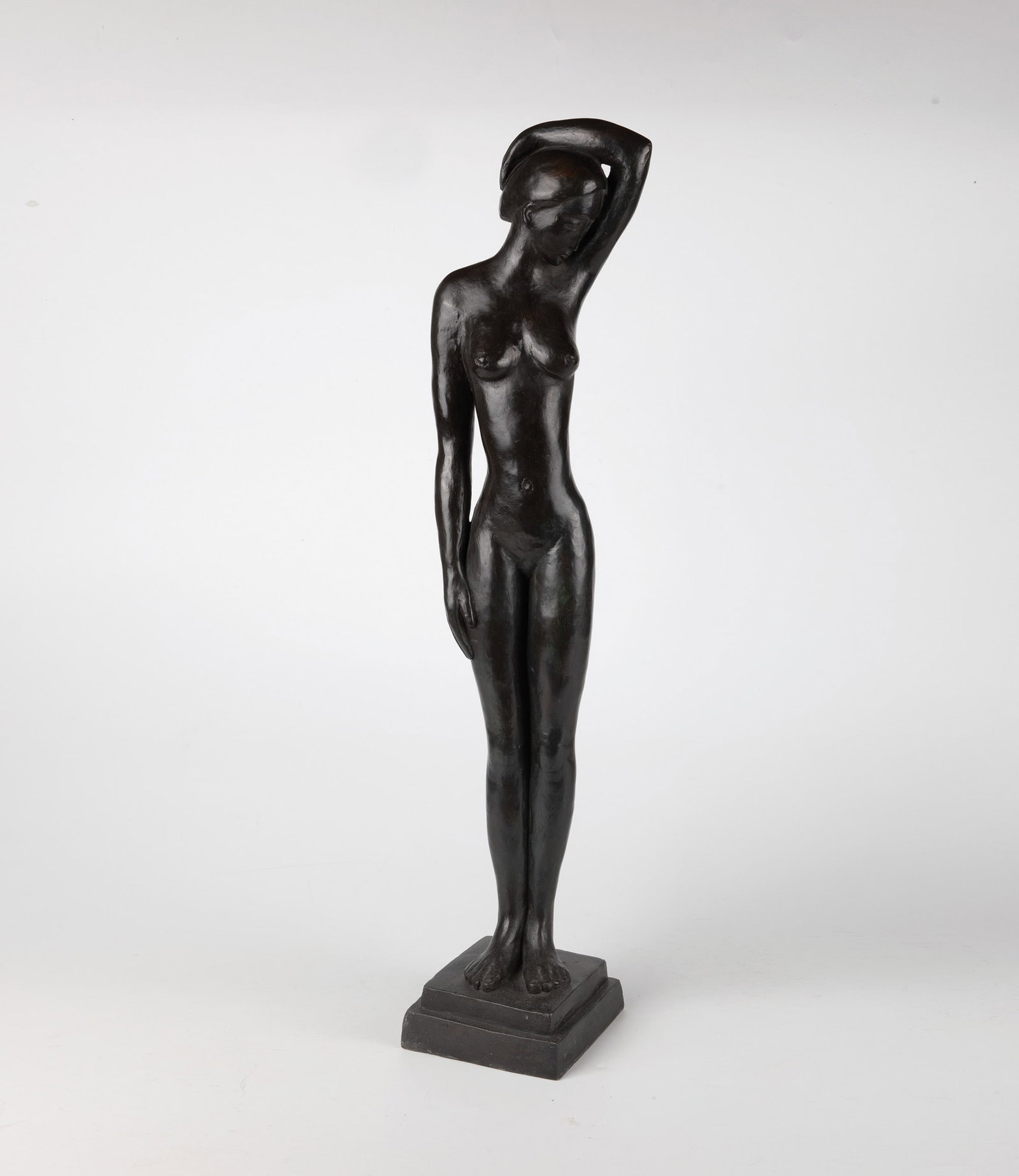 Guy Salomon: Guy Salomon (1934 - 2007) Female nude standing on a stepped, almost square pedestal. Bronze, dark patina. Base back with artist's signature: Guy Salomon. H. 77 cm.