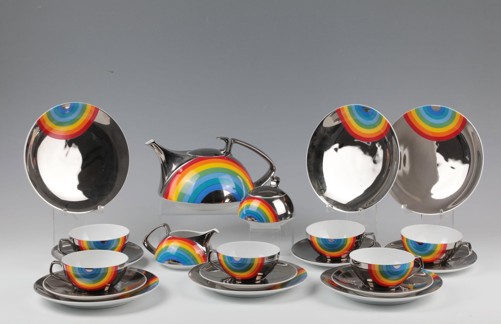 21 pieces from the tea set ''TAC 1'' - Model No. 1280: 21 pieces from the tea set ''TAC 1'' - model no. 1280 Walter Gropius (design design) around 1968, Otto Piene (design design) 1975, Rosenthal Consisting of: teapot with strainer insert, sugar bowl,