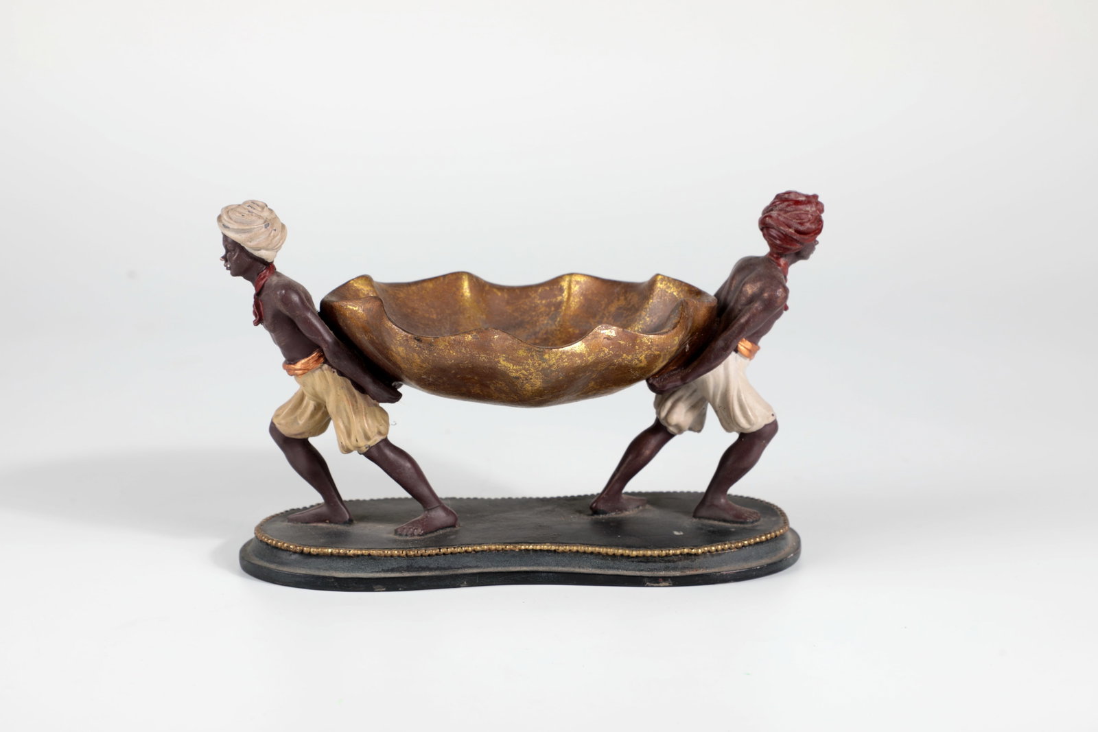 Business card bowl with carrots: Business card bowl with Moors Wohl Austrian-Hungarian, c. 1900 synthetic resin. On an ebonising pedestal, two fully three-dimensional figures with loincloths and turbans, carrying a shell-shaped