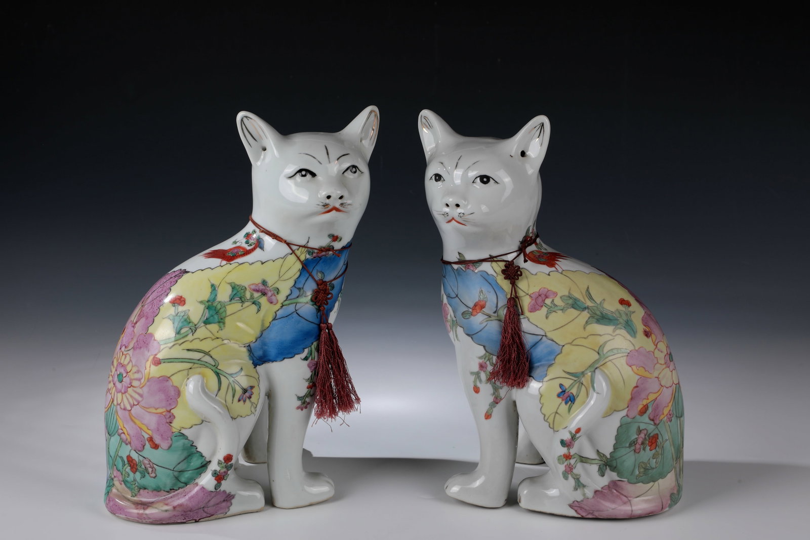 Pair of sitting cats: Pair of Seated Cats China, c. 1900 White porcelain, polychrome painted by hand, with fine gold staffage. Under the bottom, the sign ''Beauty'' is engraved and stamped in Chinese Han script as well as