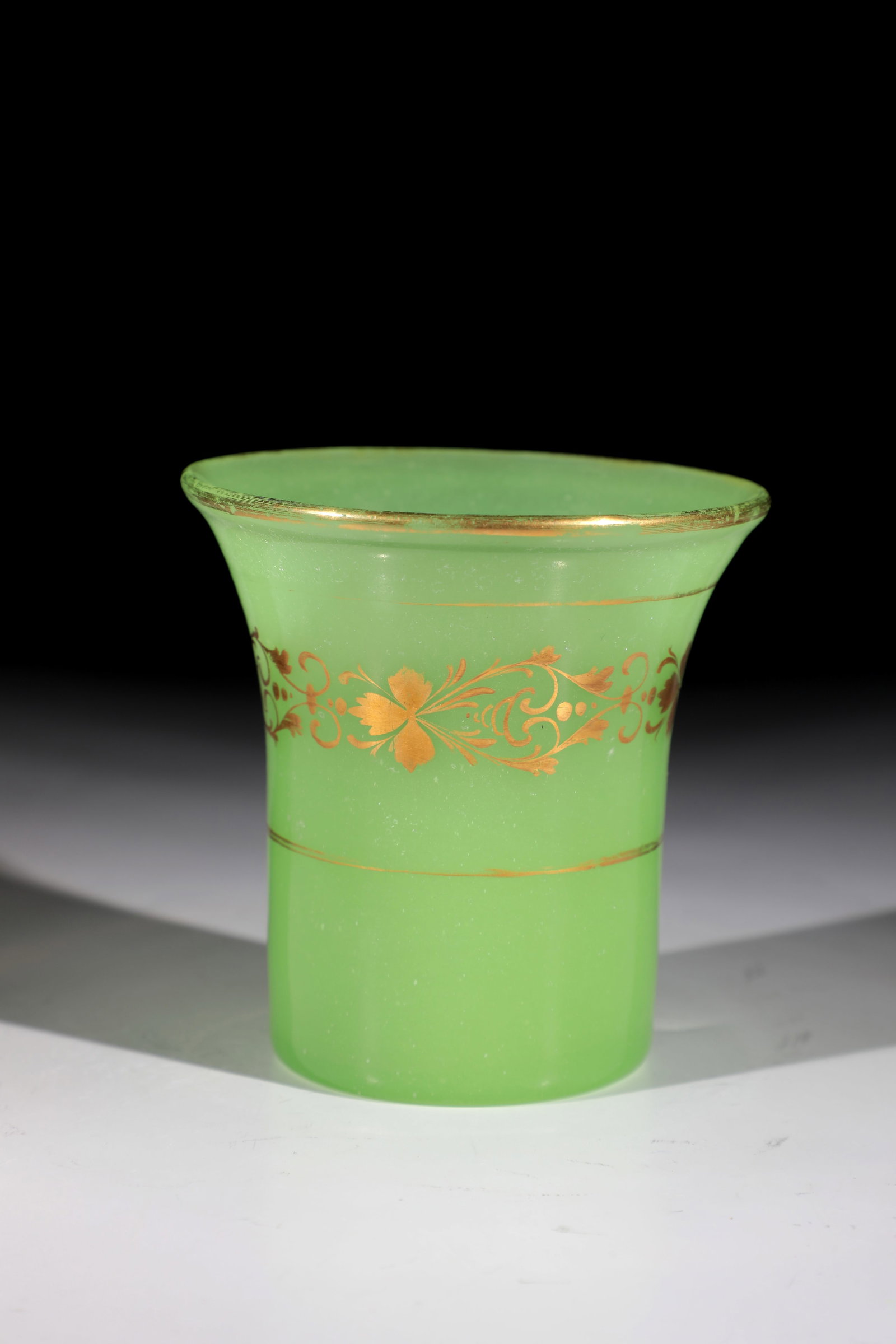 Chrysoprase beaker with gold decoration (1 of 1)
