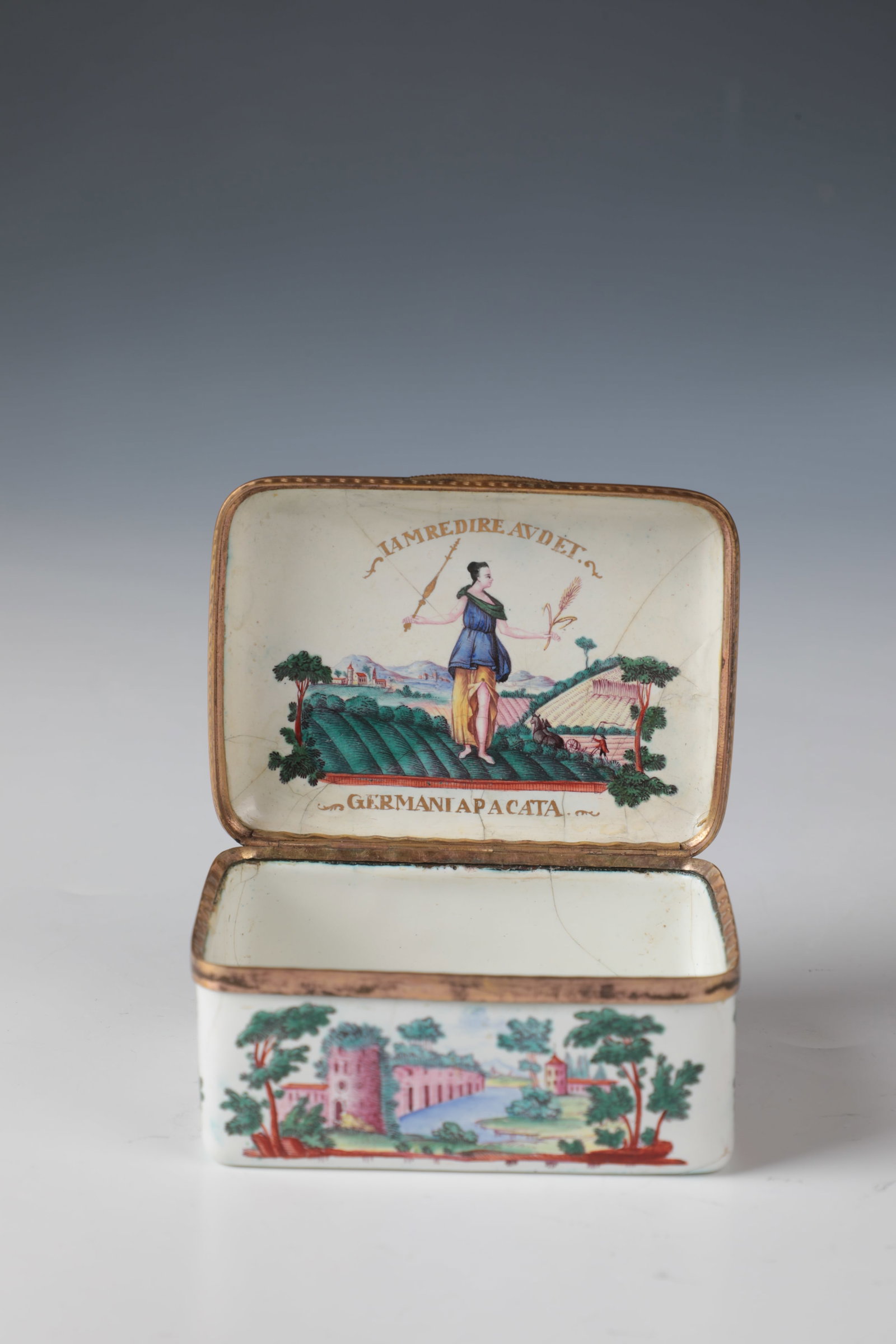 Porcelain box with views of the Peace of Hubertusburg - 2