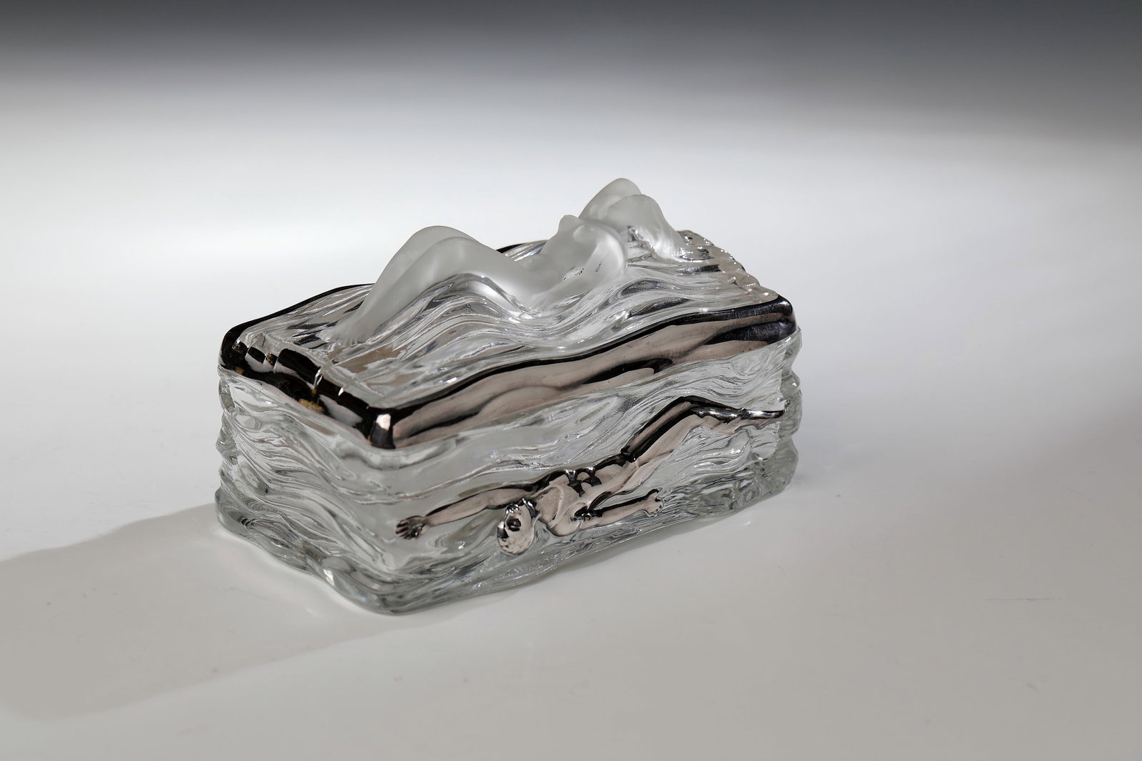 Lidded box with nude and float - 2