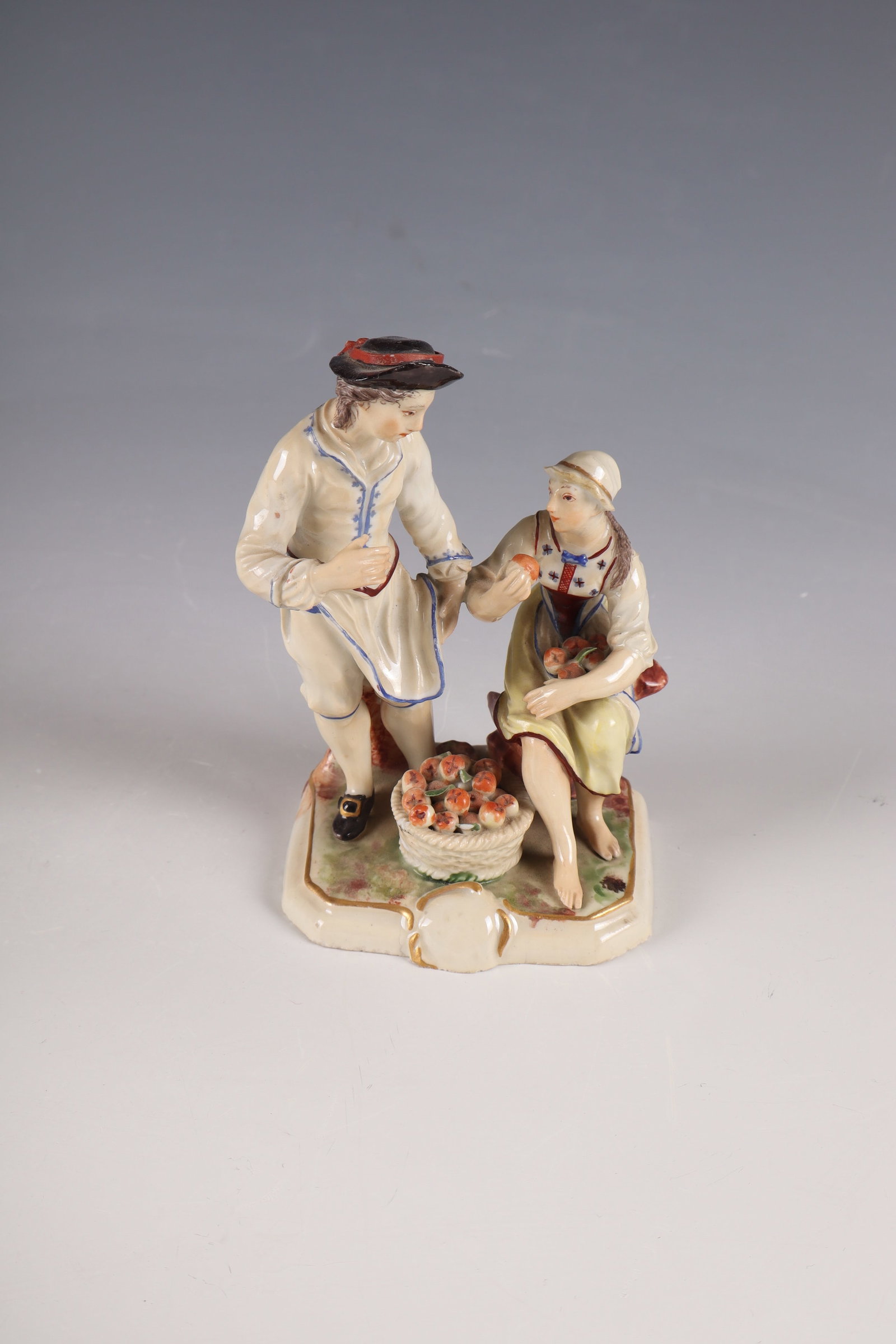 Pair of figures: Pair of Ludwigsburg figures, c. 1800 porcelain, painted and decorated with gold. On a flat rectangular pedestal, a couple of peasants eating apples. Underglaze blue manufactory brand. Bumped. H. 12