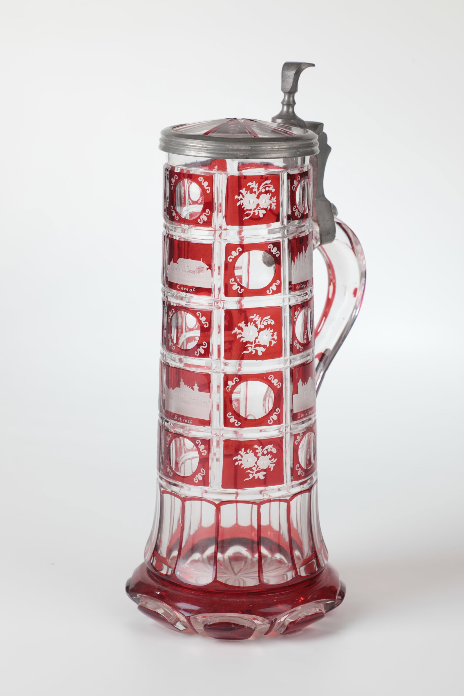 Rare Lidded Jug Views Bad Homburg: Rare lidded jug views Bad Homburg Bohemia, 1st half of the 18th century, colourless glass. Back with notched star. On the wall tapering towards the top, 25, red glazed fields decorated with vedute
