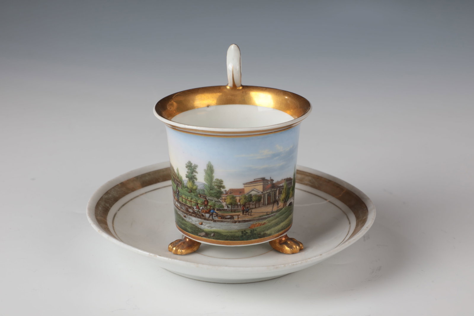 Mug ''View of the Horse Bath near Töplitz'': Mug ''View of the Horse Bath near Töplitz'' Meissen, c. 1820-1840 porcelain. Cylindrical wall, on three sculpturally shaped, gilded paw feet. Curly ear handle with spirally rolled end and gold st