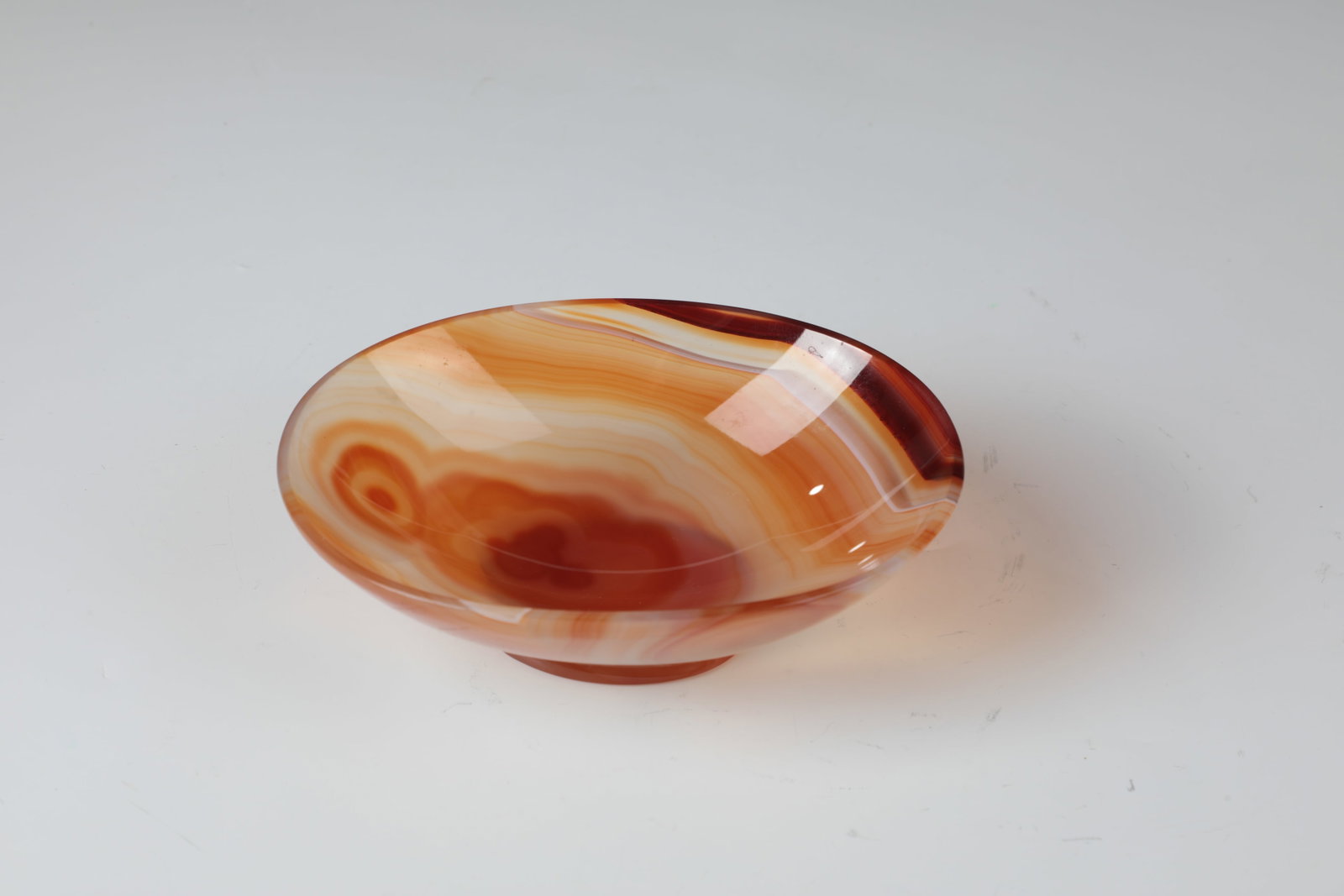 Agate Bowls: Agate bowls Oval base and shell cross-section. Colorless, amber and white marbled agate. 14 x 11 x 4.5 cm. Achatschälchen Ovaler Fuß und Schalenquerschnitt. Farblos, bernsteinfarben und