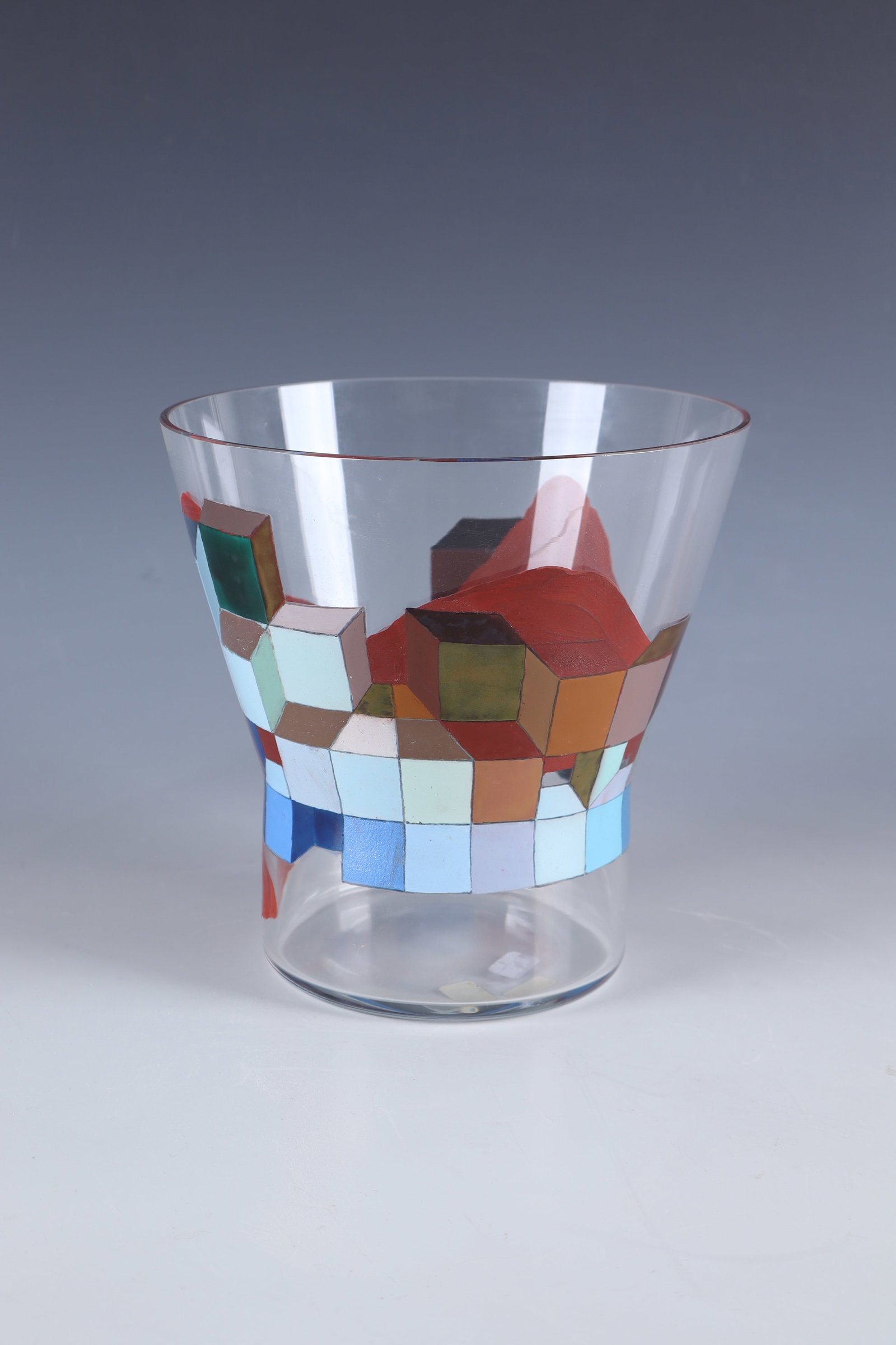 Vase: Vase Jana Krcmárová (design), Kamenický Senov, 1994 Colourless glass, colourful abstract enamel décor. Original sticker of the Glasfachschule Steinschönau. H. 17.7 cm. With