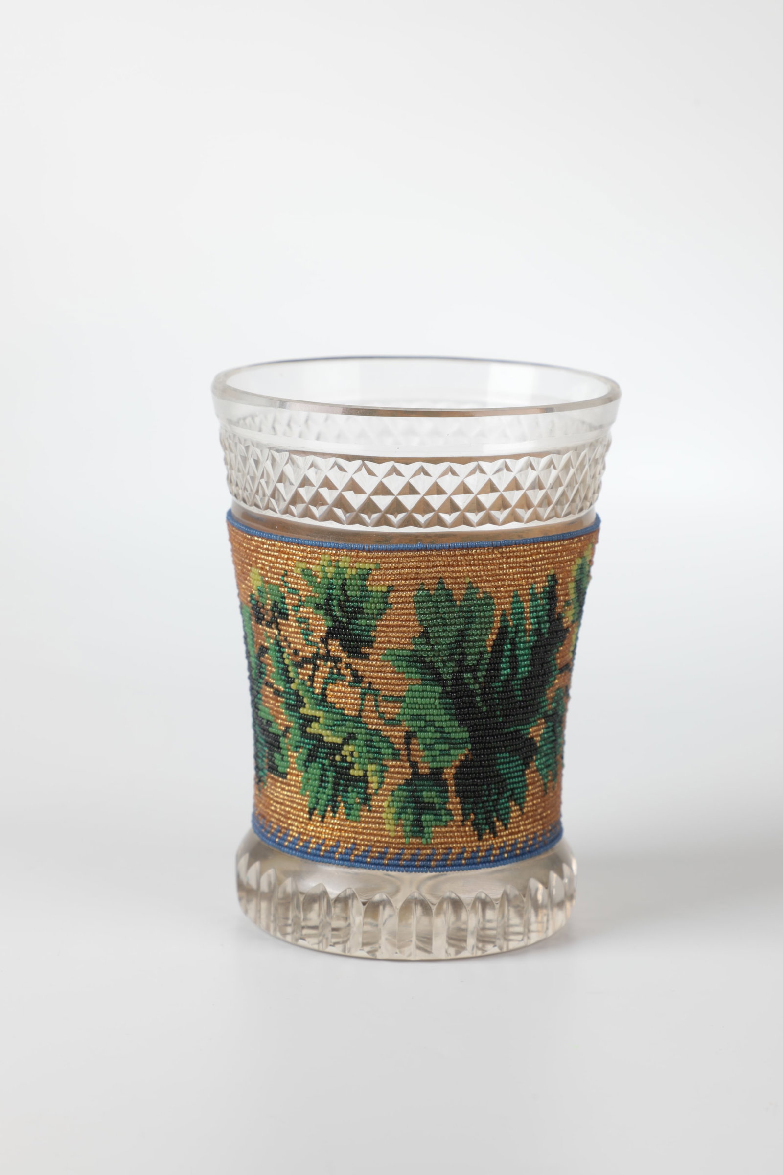 Pearl Ribbon Cup: Pearl ribbon beaker North Bohemia, 2nd half of the 19th century. Notched star on the underside, notched Ranft, lip edge with diamond hump brim. Body with fine, polychrome beadwork: vine tendrils. H.