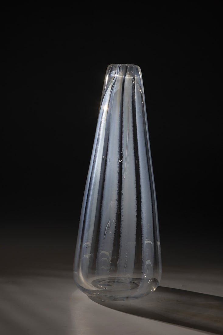 Vase object: Vase object Andries Dirk Copier, Leerdam Unica, 1949 Thick-walled, colourless glass. Wall tapering upwards with white, vertical bands on the inside. In the bottom inscribed: Leerdam Unica AA'74 A.D.Co