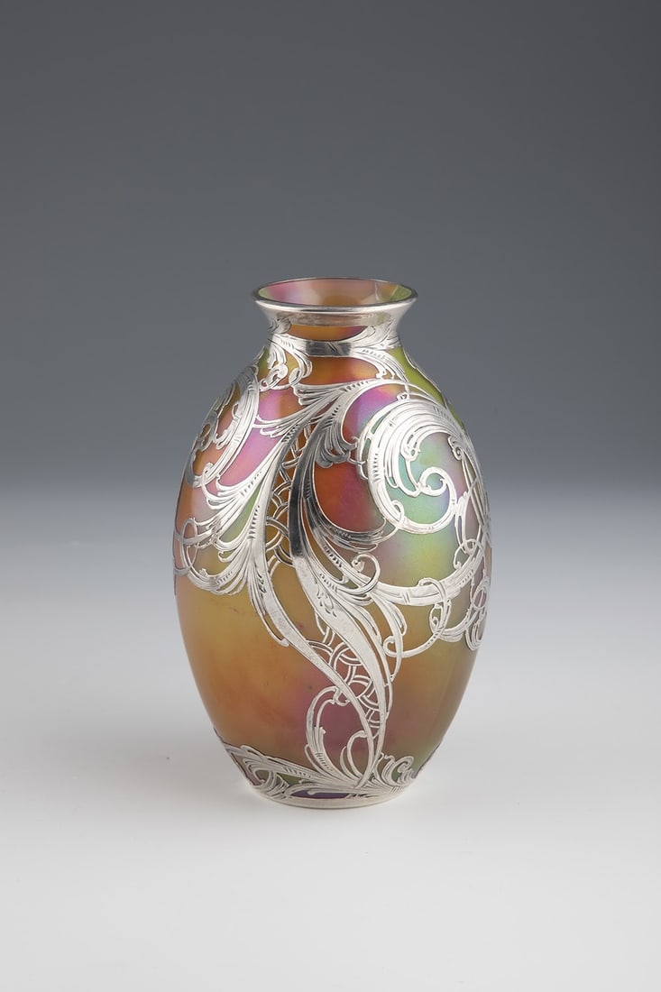 Vase: Vase Gräflich Harrachsche Glasfabrik, Neuwelt, c. 1900 Colourless glass, with partial underlays in green, pink, orange and opal white. Iridescent. Galvanized floral-ornamental fine silver dé