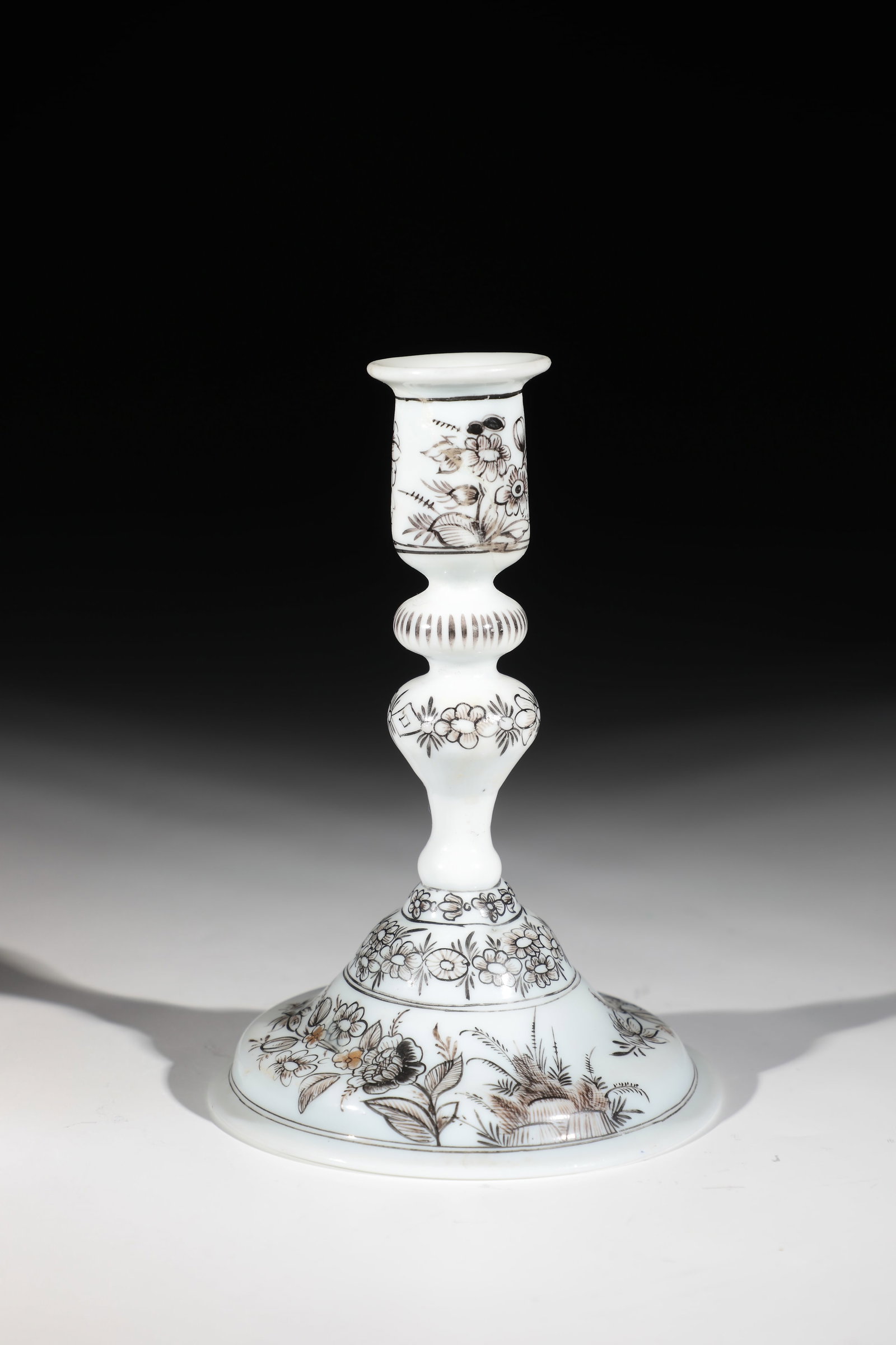 Candlesticks: Candlestick Bohemia, 2nd third of the 18th century, frosted glass with tear-off. Flake-shaped foot, baluster-shaped shaft and spout with fine black solder painting and partial gold painting. Spout res