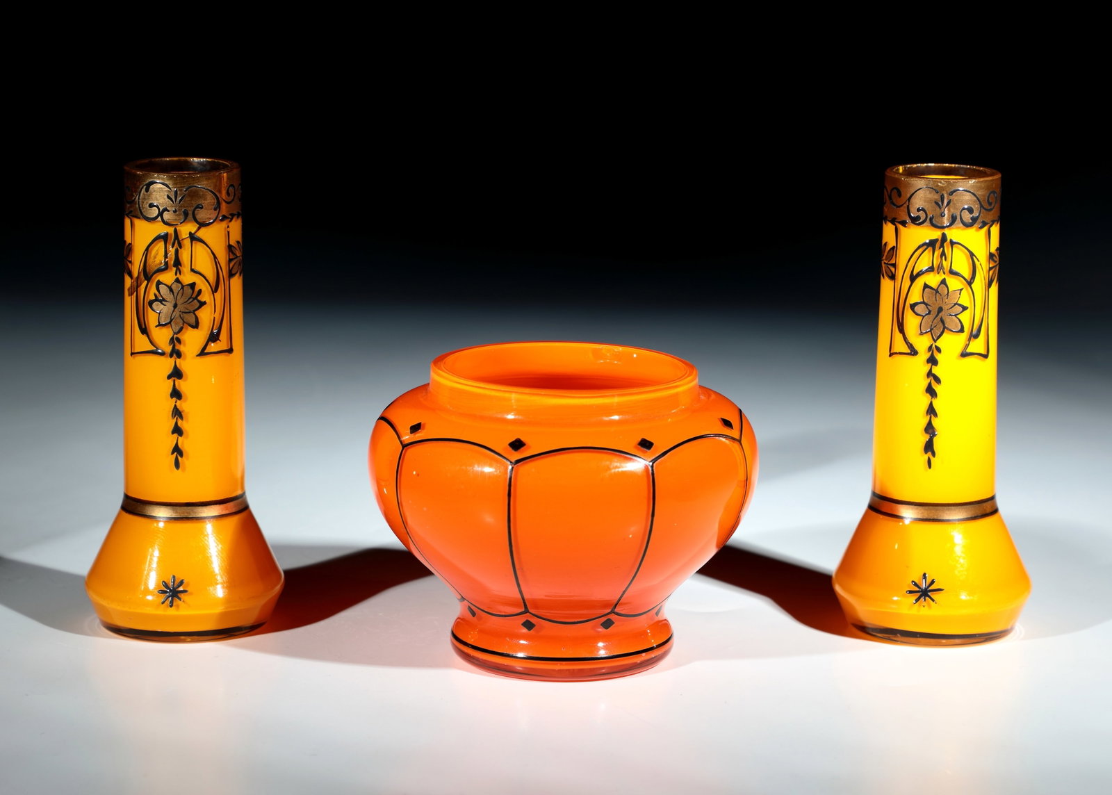 Mixed lot of three miniature vases (1 of 1)