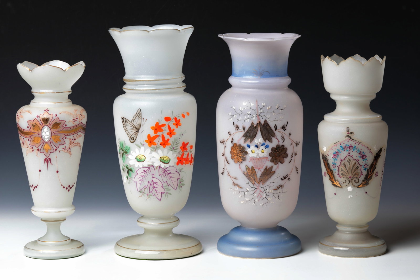 Mixed lot of four alabaster vases: Mixed lot of four alabaster vases Schachtenbach, c. 1880 White alabaster glass with polychrome enamel and gold painting. Serrated gilded muzzle rim. H. 30 - 35 cm Konvolut vier Alabastervasen Schachte
