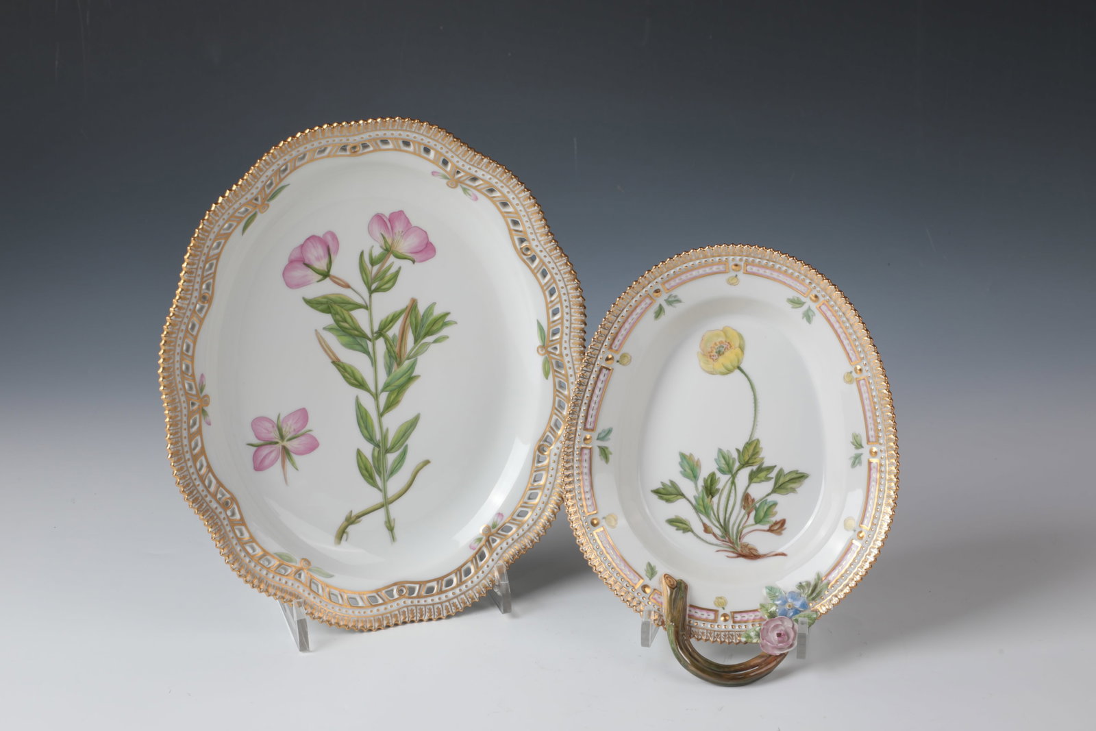 Plate and bowl ''Flora danica'': Plate and bowl ''Flora danica'' Royal Copenhagen, 1957 Plate and bowl from the series ''Flora danica''. In the mirror, very finely executed flower painting in colorful overglaze colors. The openwork