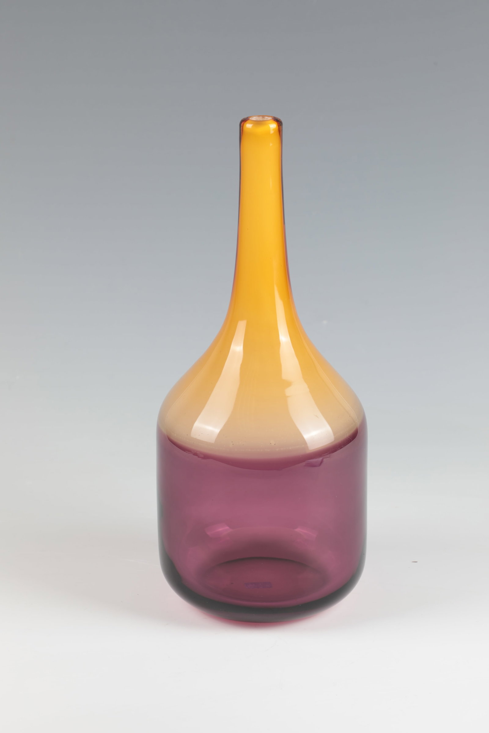 Bottle vase ''Incalmo'': Bottle vase ''Incalmo'' Barbini, Murano Colourless glass with honey yellow and old pink underlay. Above the stand inscribed in engraving: Barbini murano. H. 30.5 cm Flaschenvase ''Incalmo'' Barbini,