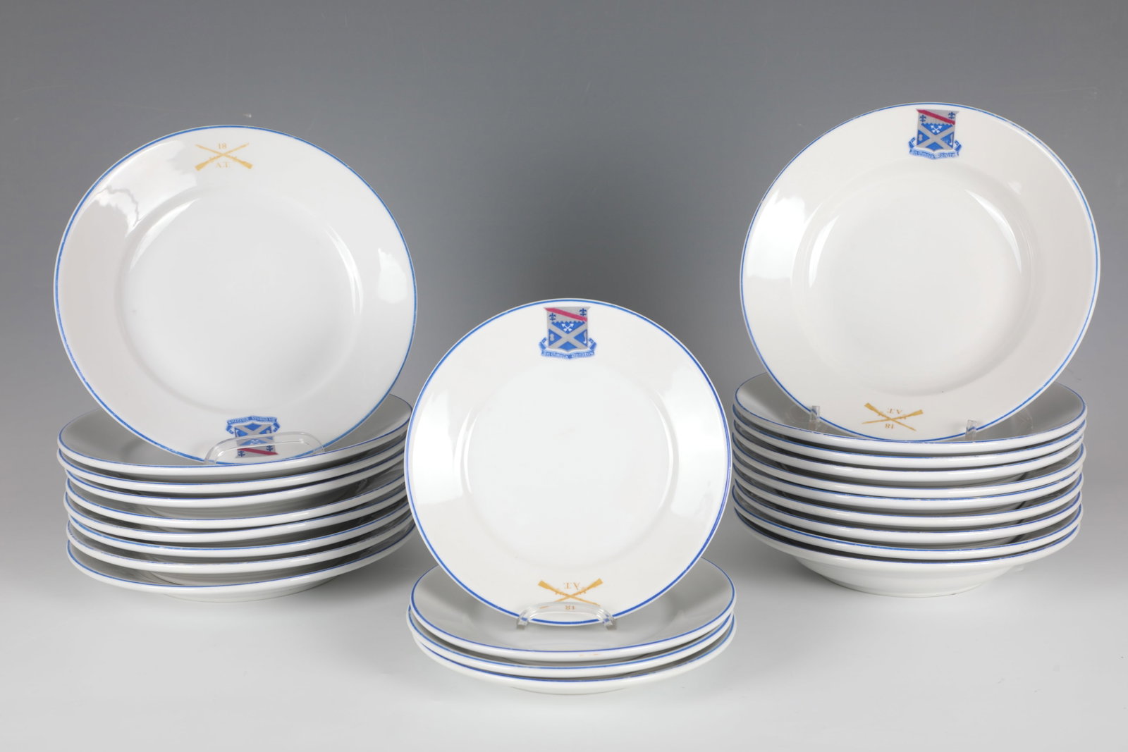 34 pcs. Militaria Service - 2