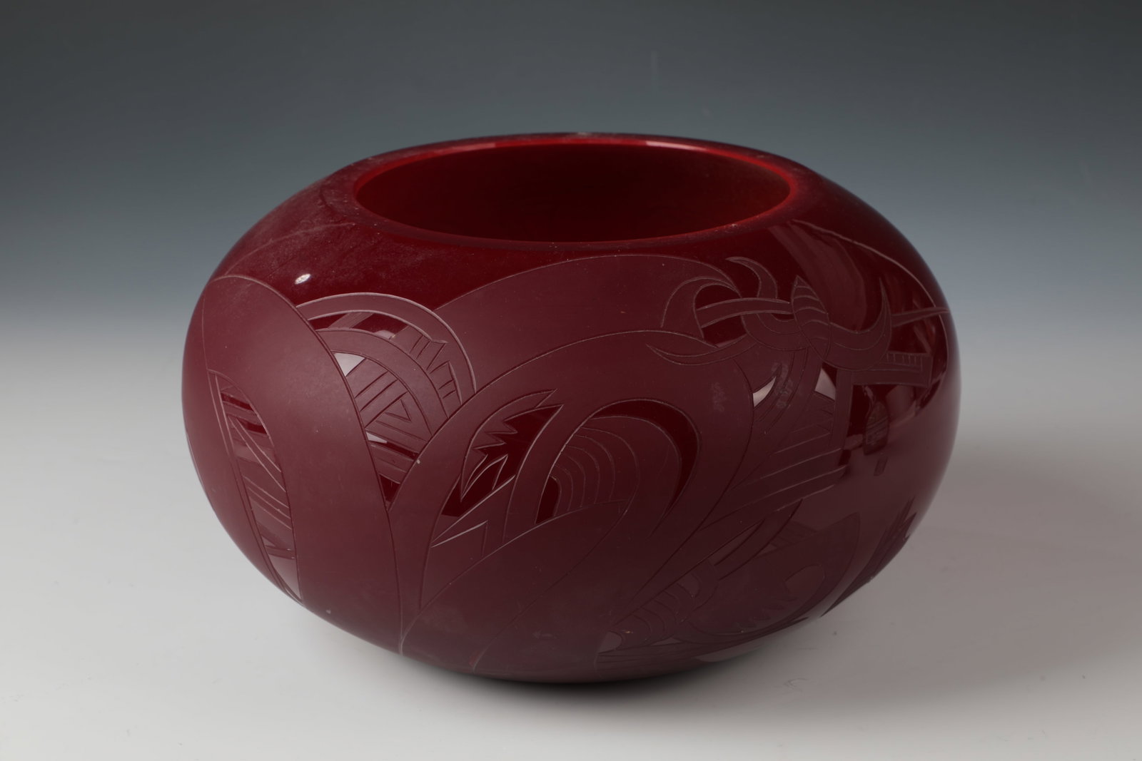 Vase: Vase Artur Ossowicz, 1996 Dark to ruby red glass. Circumferential, matt etched ornamental-abstract decoration on the wall. Monogrammed, signed and dated in the bottom: AO 1996 Artur Ossowicz and