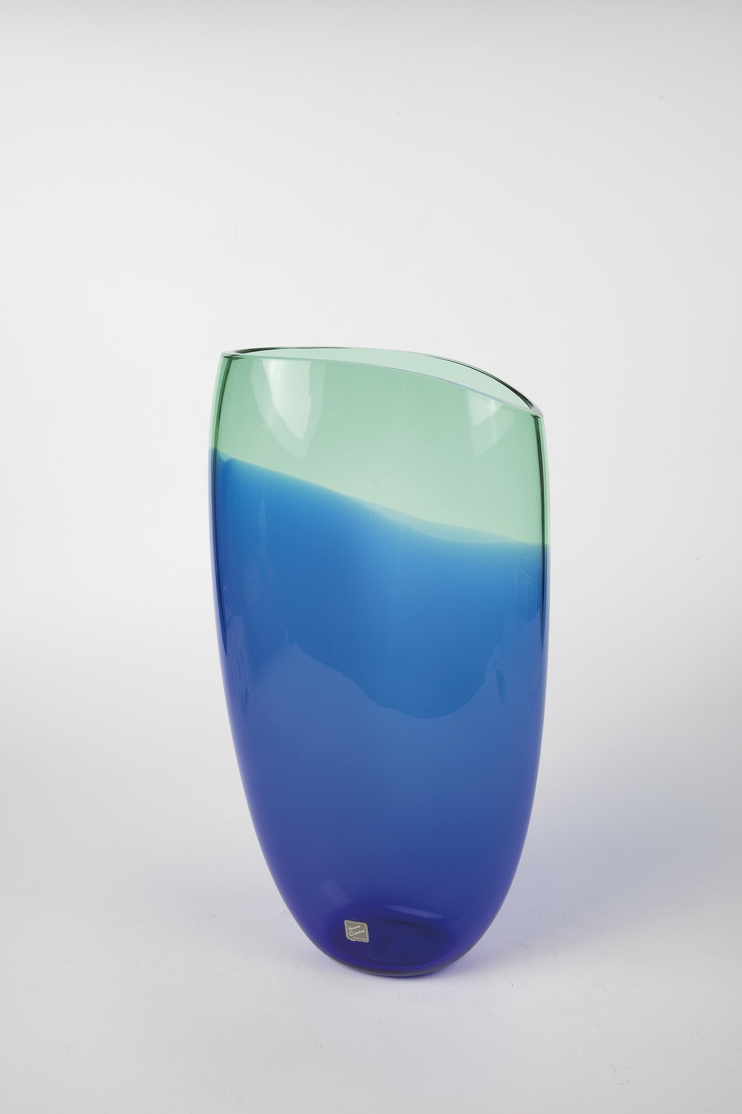VASE: VASE Simone Cenedese, 1990s Blue and light green glass, fused together. Original adhesive label. Engraved on the stand: Simone Cenedese. H. 39.5 cm. VASE Simone Cenedese, 1990er Jahre Blaues und hellg