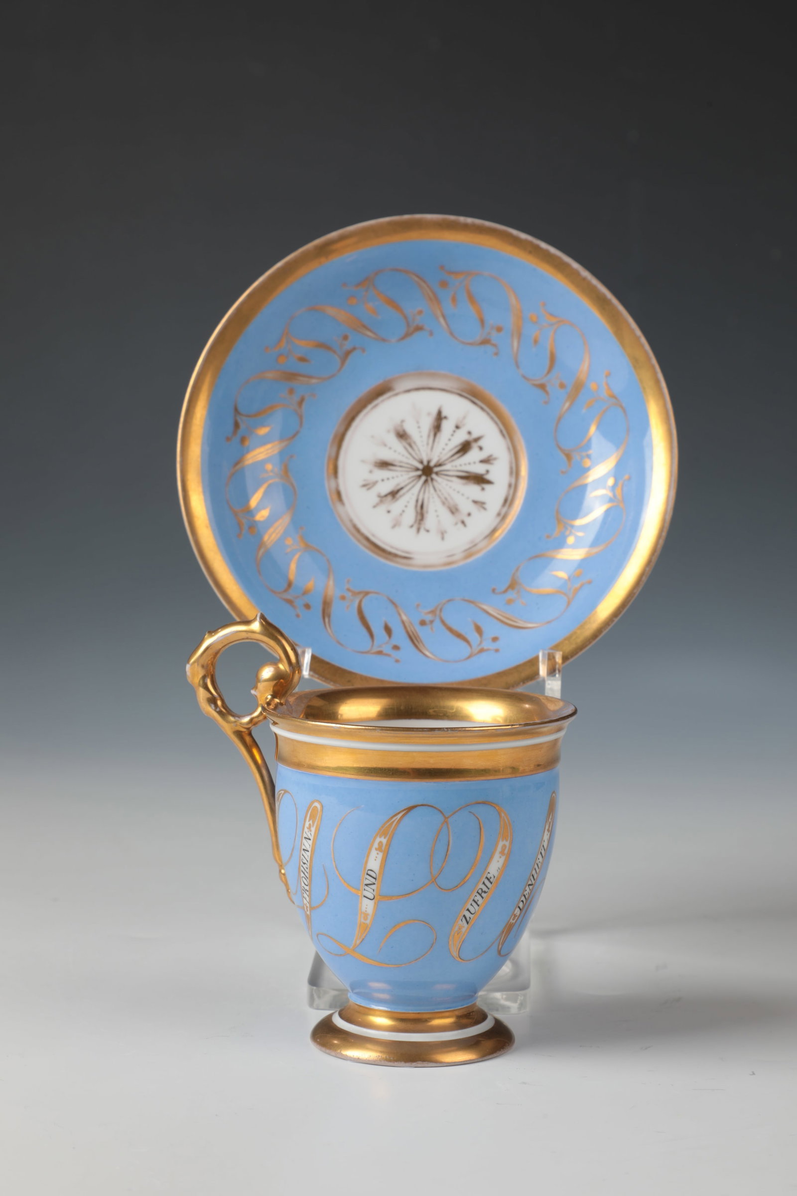 Cup and saucer: Cup and saucer Wohl Thüringen, c. 1820-1830 porcelain. Bell-shaped curved wall on a round stand with raised, sculpturally modelled ear handle. The wall with ornamentally intertwined letters: