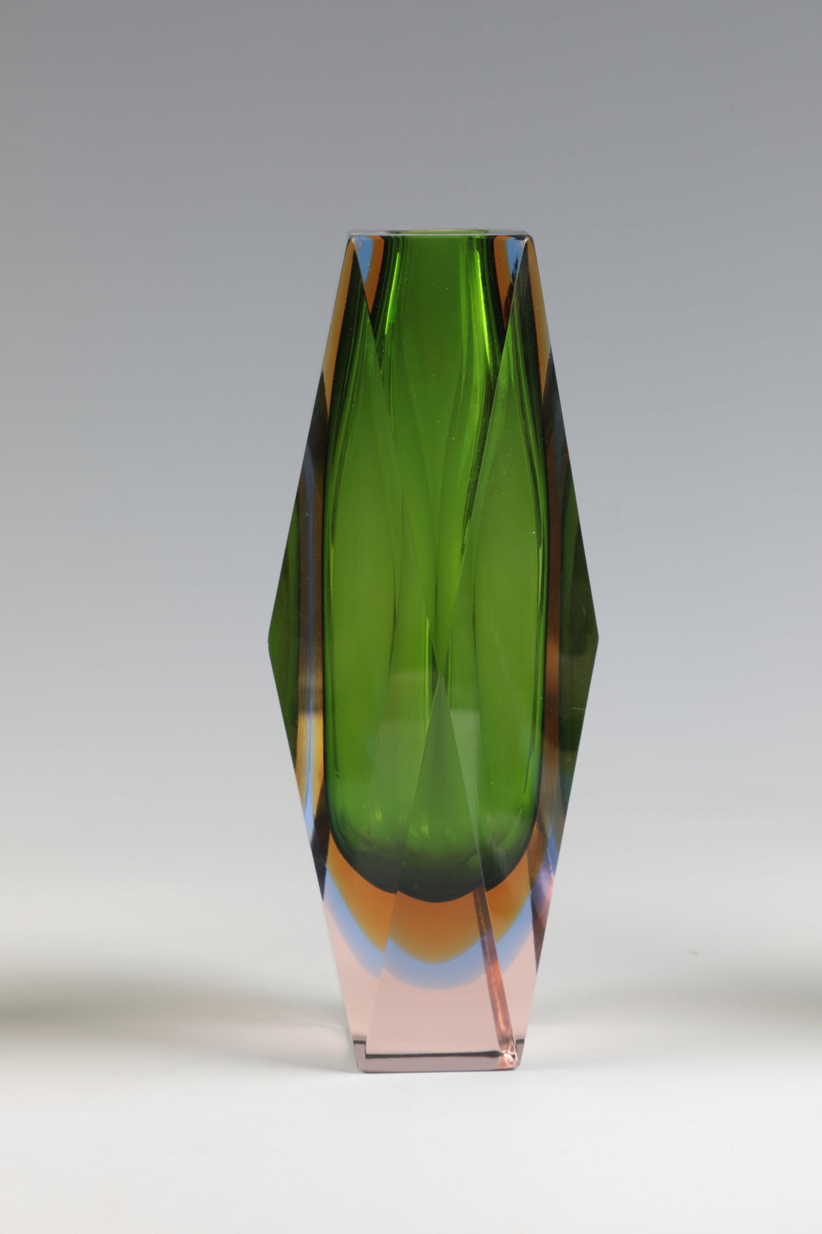Vase ''Sommerso'': Vase ''Sommerso'' Murano, 1950-1960s Colourless glass, multi-coloured underlay. Fabricated wall. Minimally chipped (3 cm below the muzzle). H. 23.5 cm. Vase ''Sommerso'' Murano, 1950-1960er Jahre