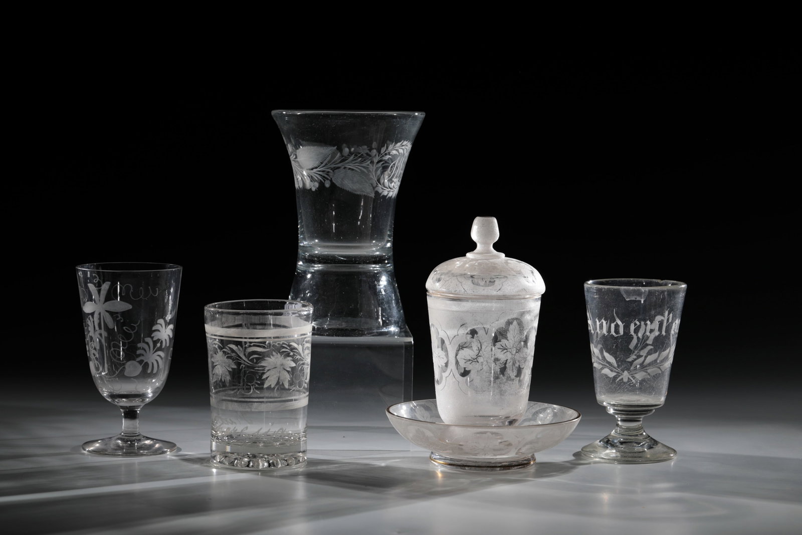Mixed Lot of Five Glasses: Mixed lot of five glasses 19th century Consisting of: a trembleuse made of colourless glass with acid-etched decoration and gilded mouth rims. H. 15 cm of a vase with engraved floral decoration and