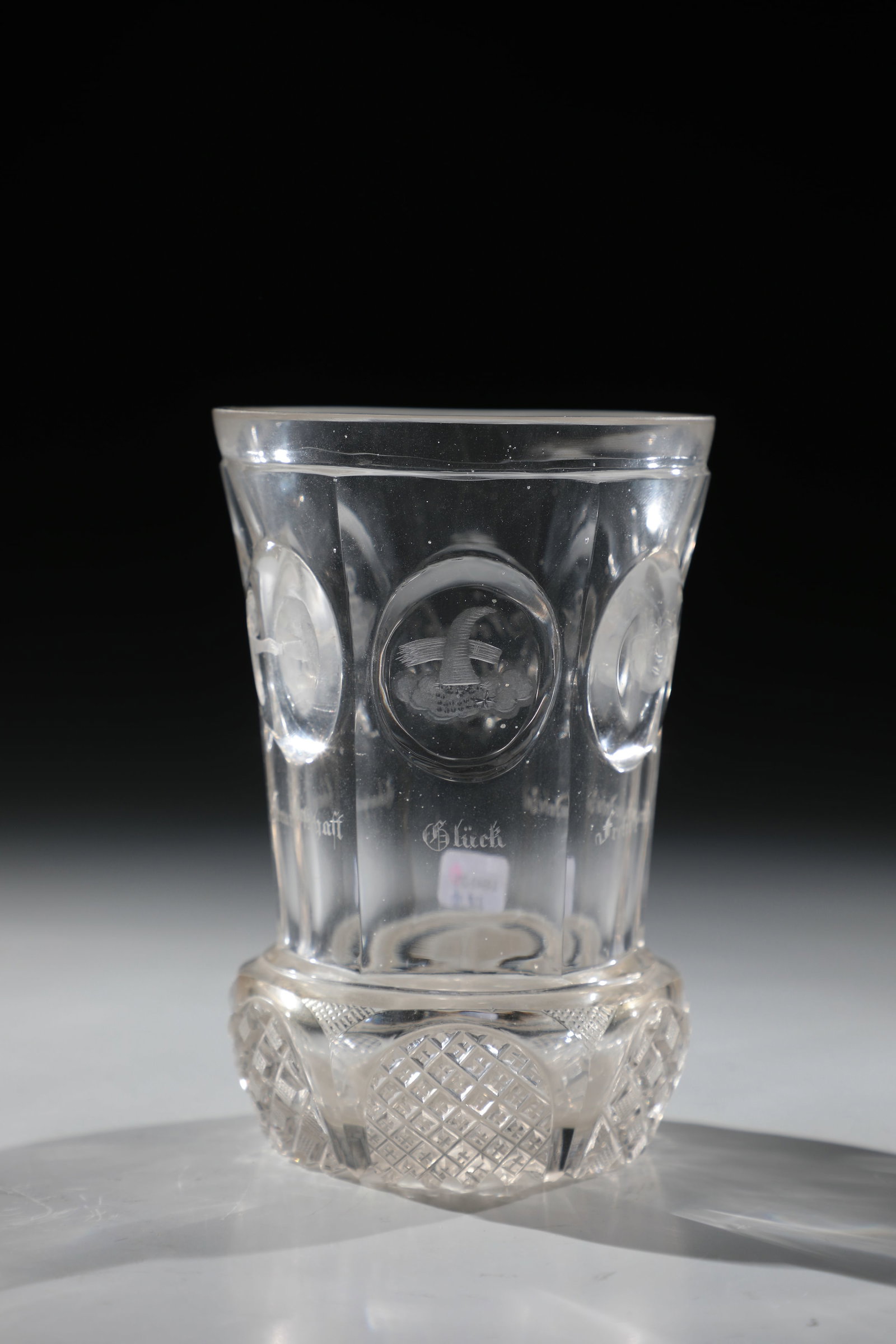 Ranft cup with allegories: Ranft beaker with allegories of the Giant Mountains, dated 7 November 1832 Colourless glass. Back with radiant star. Ranft with six highly polished arch fields with cross-hatched flat stones. Six-fold