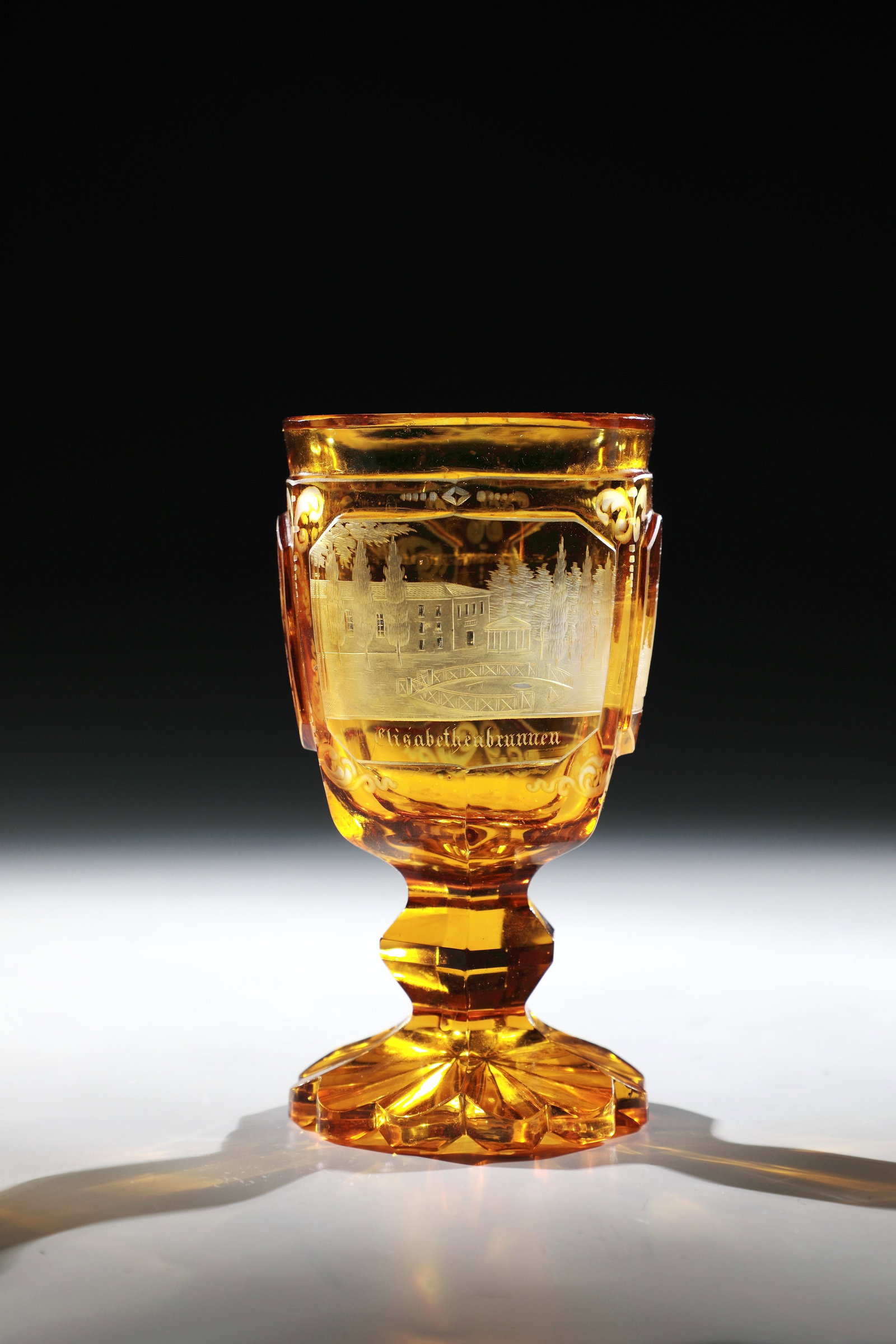 Foot cup with views of Bad Homburg: Foot cup with views of Bad Homburg Bohemia, 2nd half of the 19th century. Colourless, partly cut glass with yellow stain and engraving: on the egg-shaped cuppa two views, inscribed: