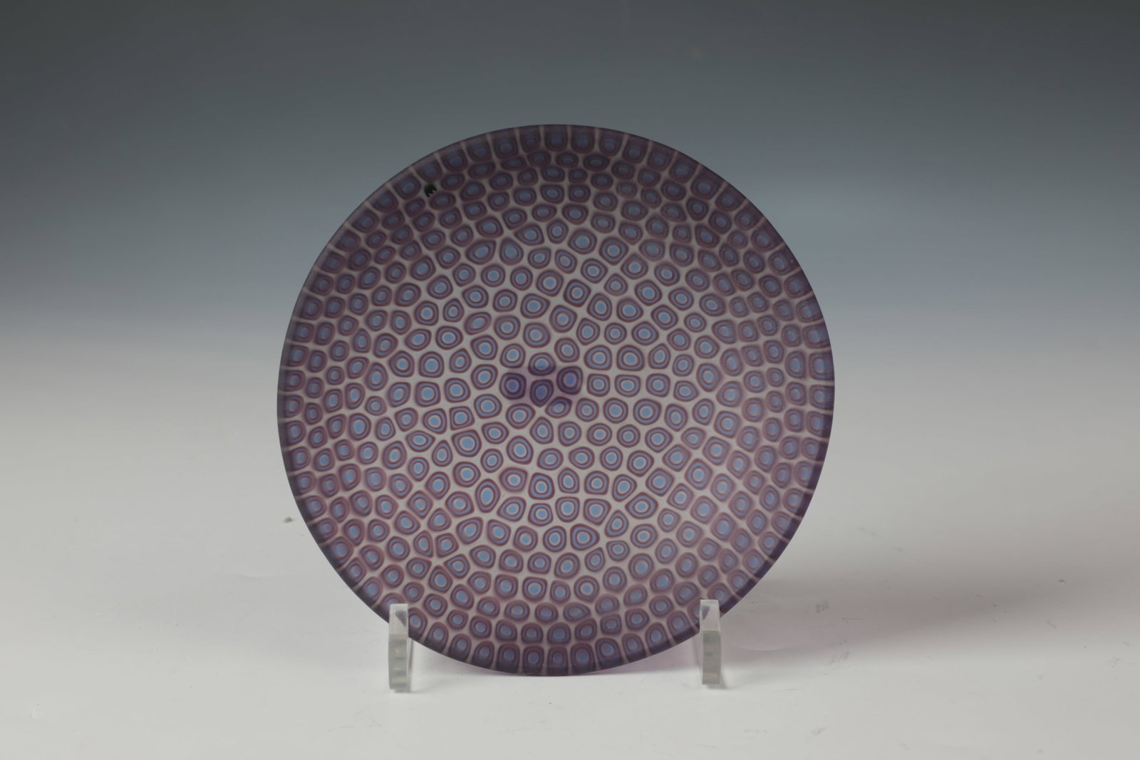 Small bowl ''Murrine'': Small bowl ''Murrine'' Ercole Moretti, Murano, around 2000 Colourless glass. Multi-row melted, multi-coloured murrine. Acid-matted. Inscribed with signet murrine ''M''. H. 3 cm; D. 13.5 cm Kleine