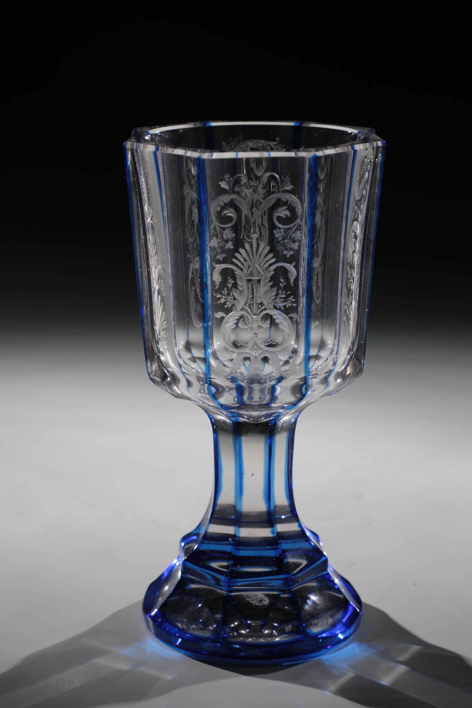 Cup: Goblet, Gräflich Harrach'sche Glashütte, Neuwelt, around 1850 Colourless, cobalt blue overlaid glass, eight-faceted so that only the overlay was preserved at the edges. On the cuppa, four