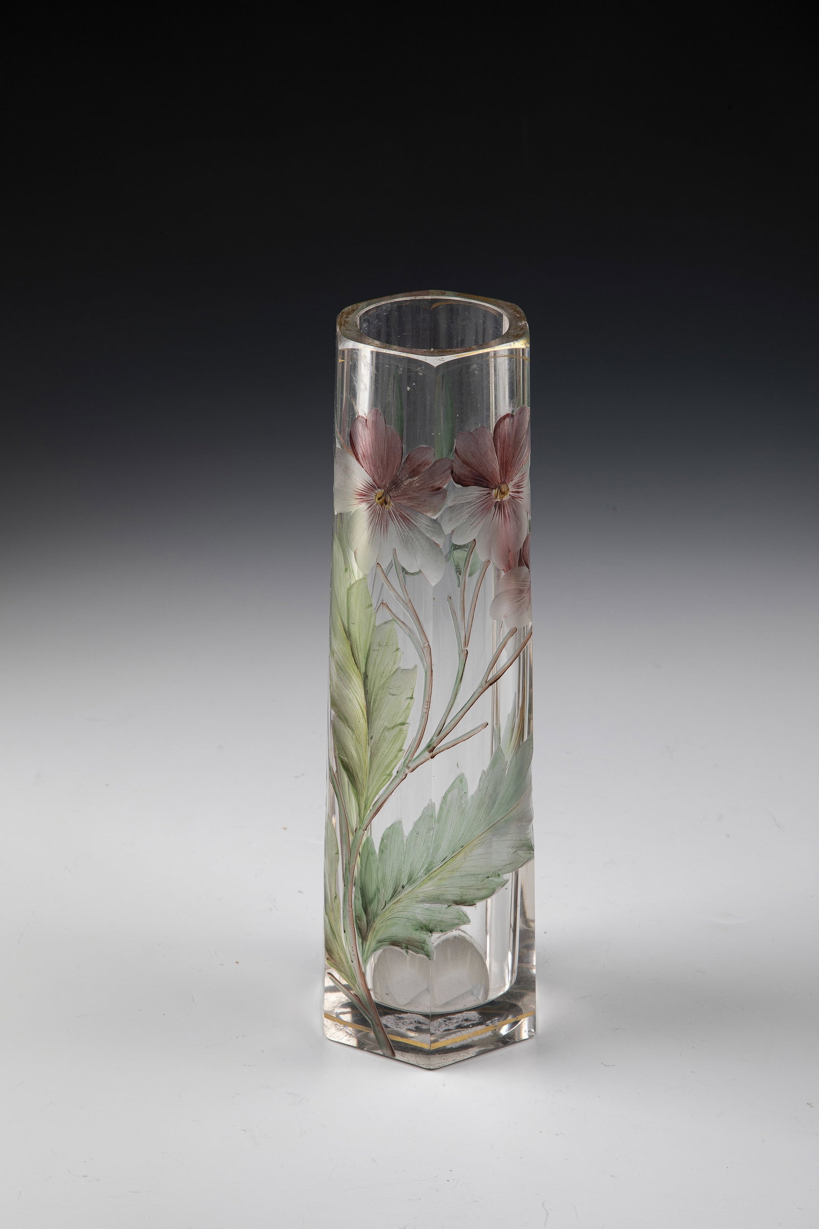 Vase: Vase Bohemia, c. 1910 Colourless glass, faceted cut. Circumferential décor in deep engraving: flower branches with buds and foliage. The intaglio engraving painted with polychrome transparent