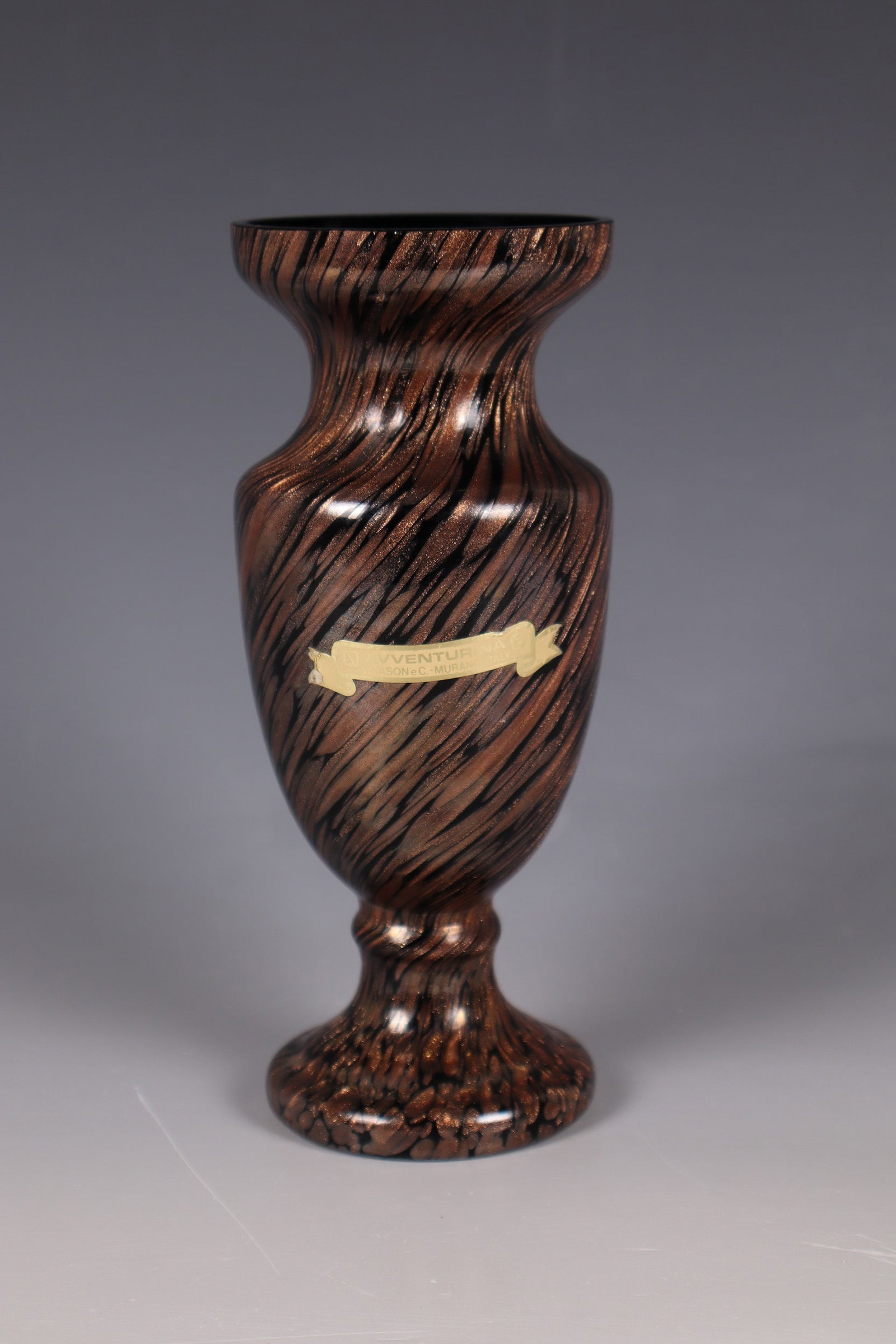 Baluster vase: Baluster vase V. Nason & C., Murano, c. 1990 Black glass with aventurine melting. Original adhesive label from the manufactory. H. 18 cm. Balustervase V. Nason & C., Murano, um 1990 Schwarzes
