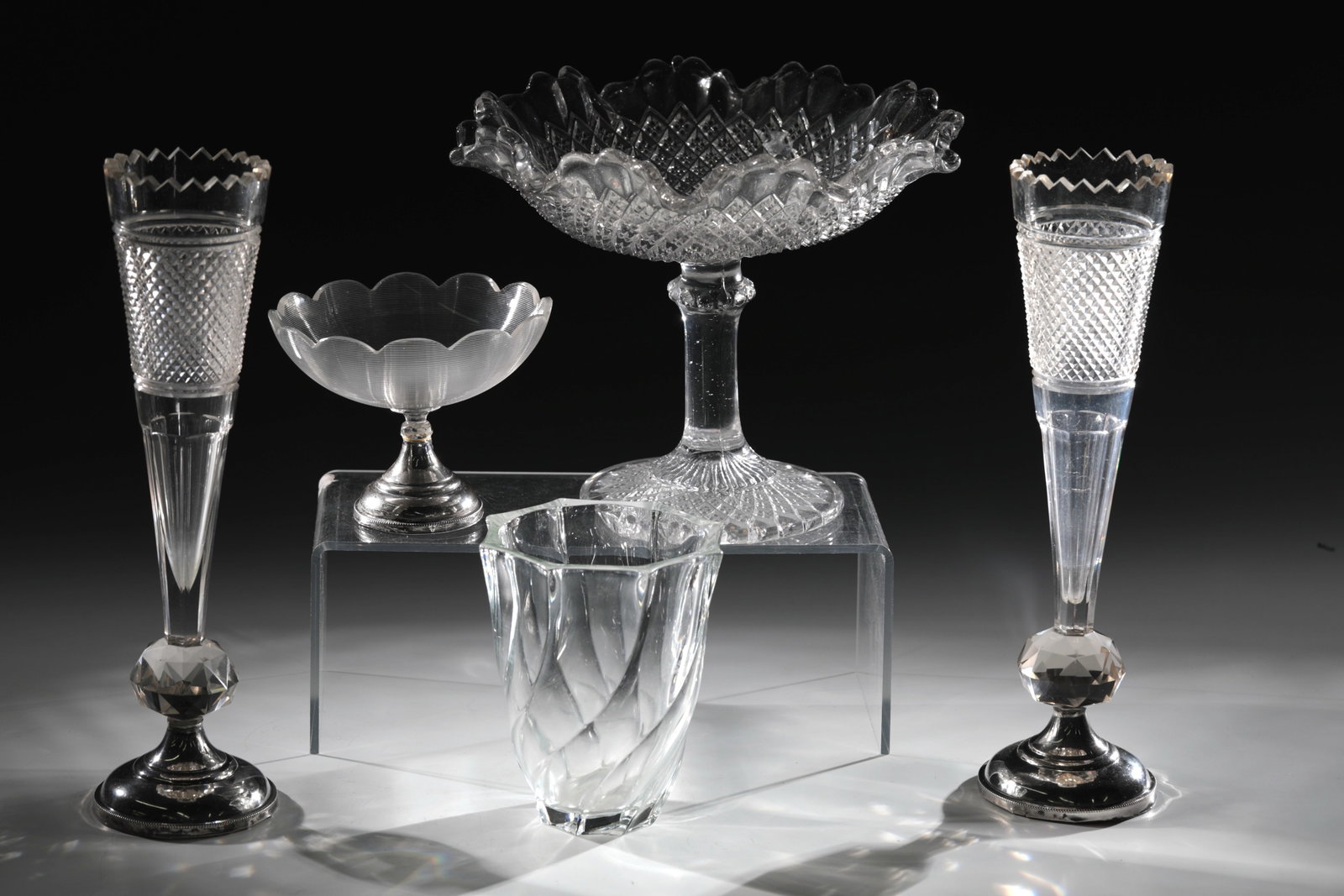 Mixed lot of five parts glass (1 of 1)